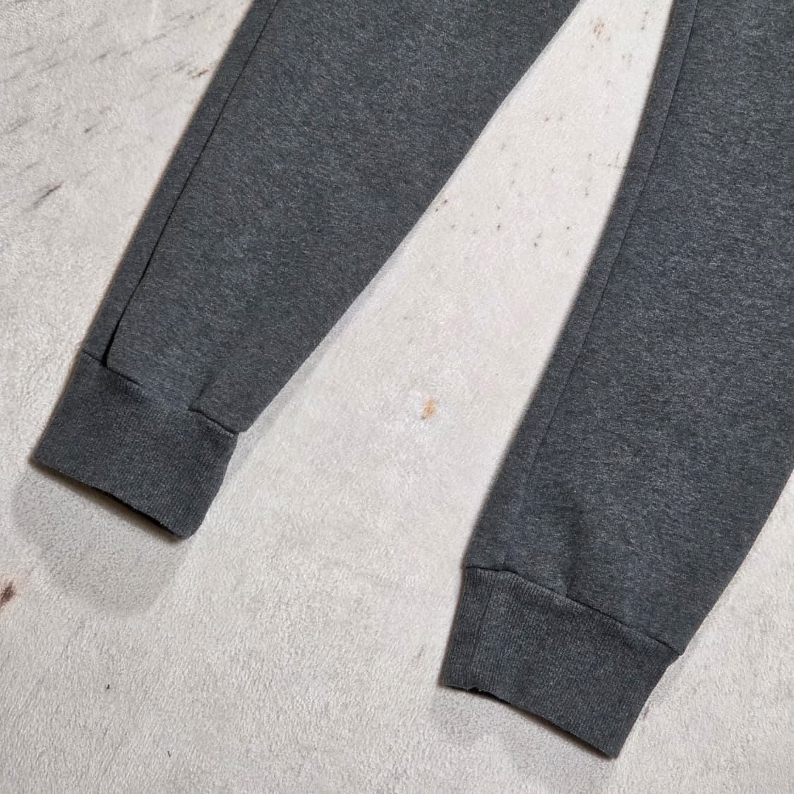 아디다스 로고 큐빅 챠콜 조거팬츠 상품이미지3