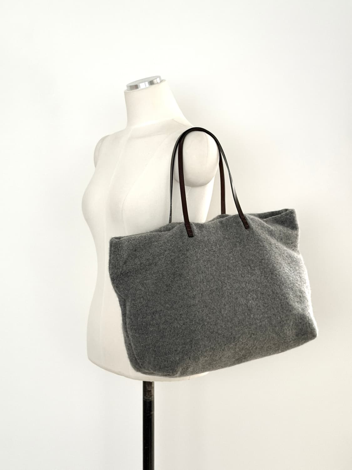 펜디 울 니트 롤 쇼퍼백 상품이미지2