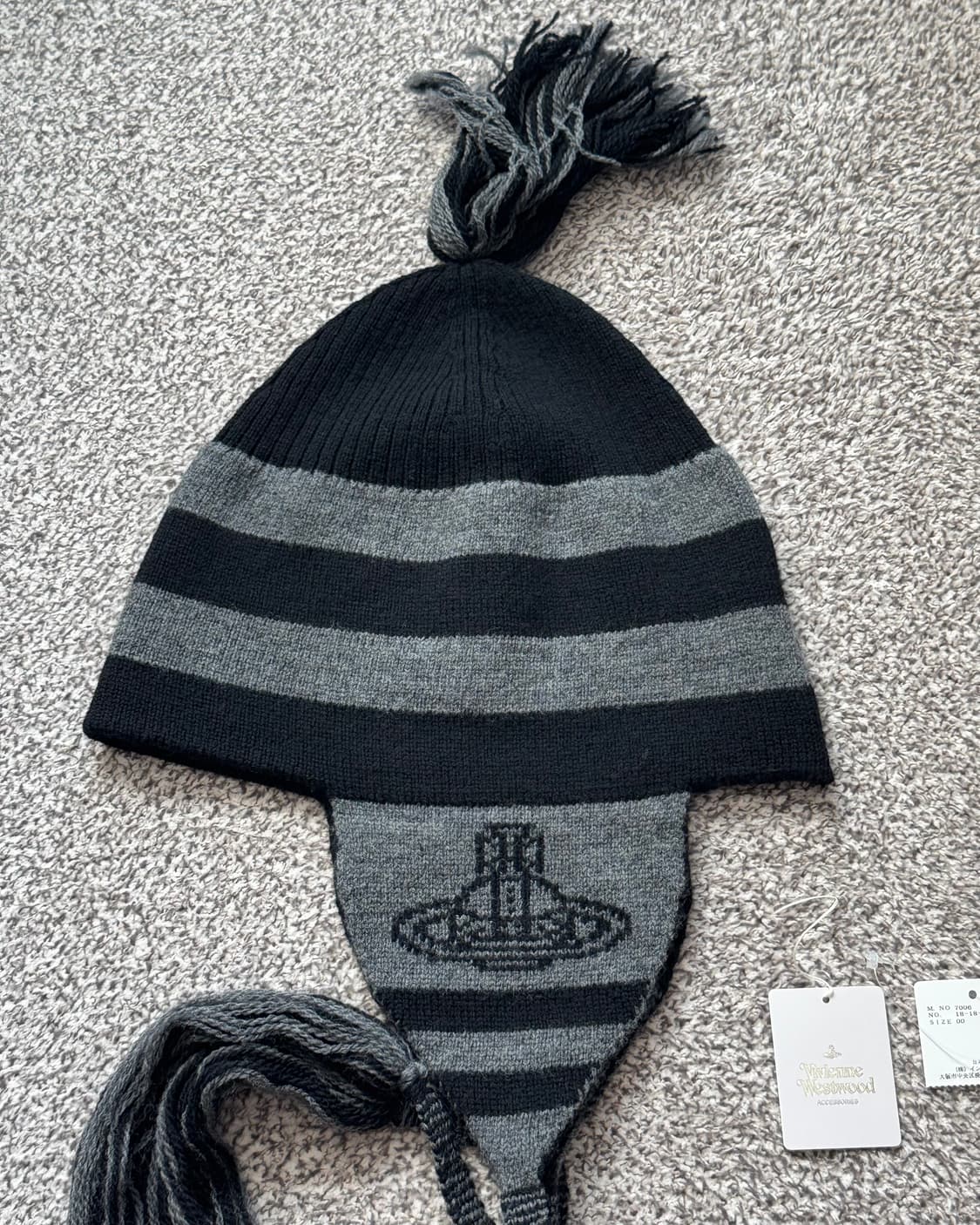 비비안 웨스트우드 이어플랩 비니 블랙 상품이미지2