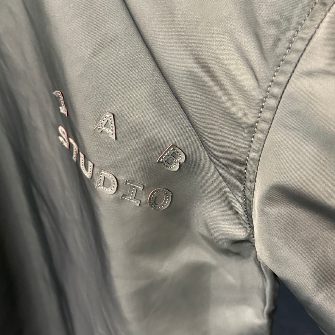 [L] IAB STUDIO 알파인더스트리 반팔 져지 건메탈 상품이미지4