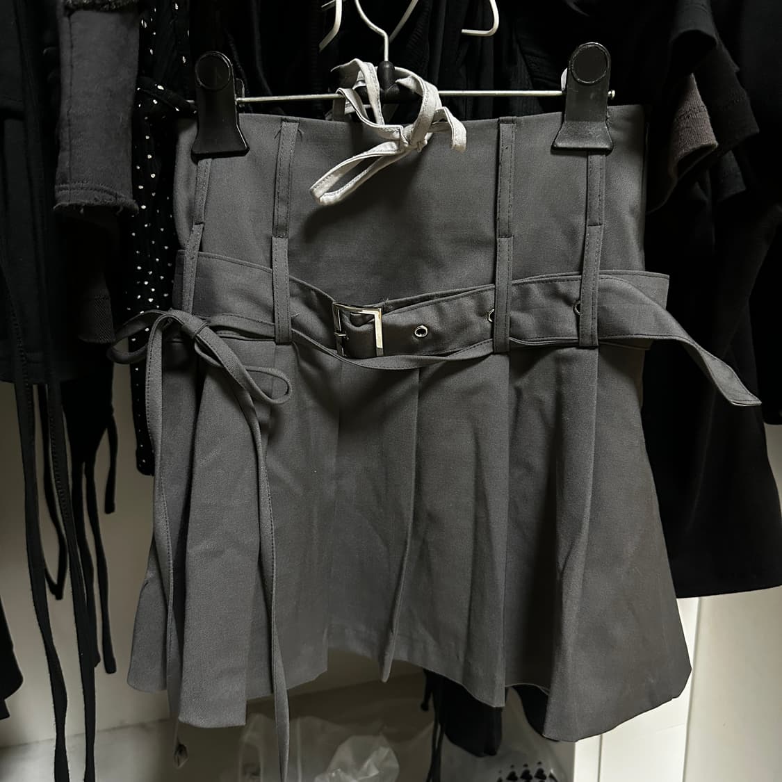 뉴얼린 플리츠 스커트 그레이  상품이미지2