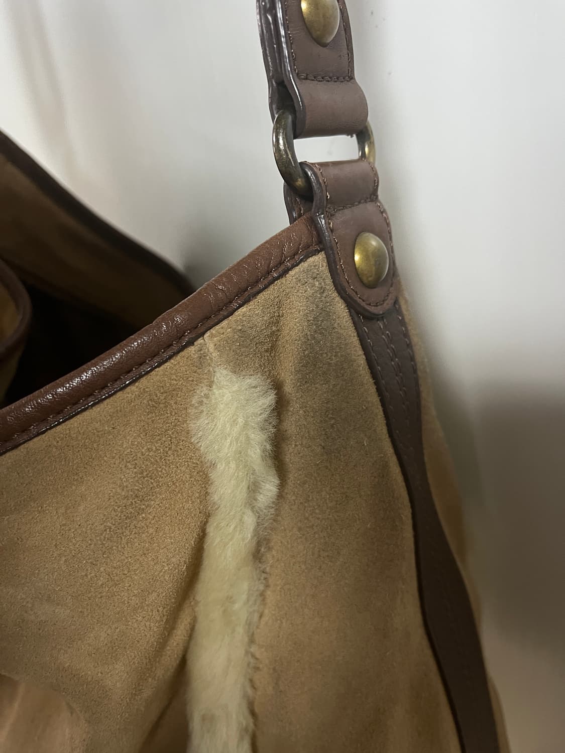 어그 UGG 남여공용 크로스백 가방 상품이미지5