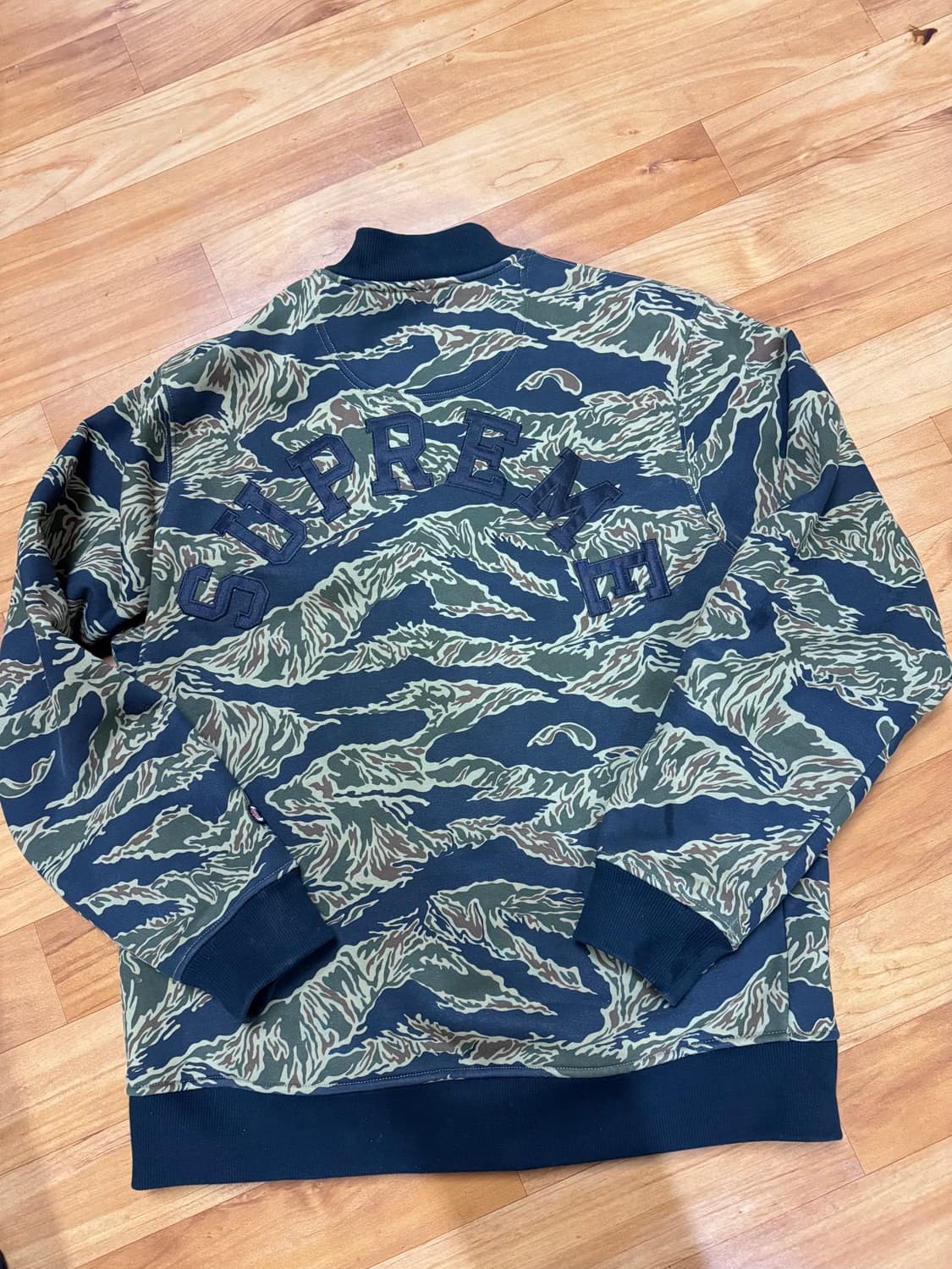 슈프림 X 챔피온 바시티 자켓 상품이미지2