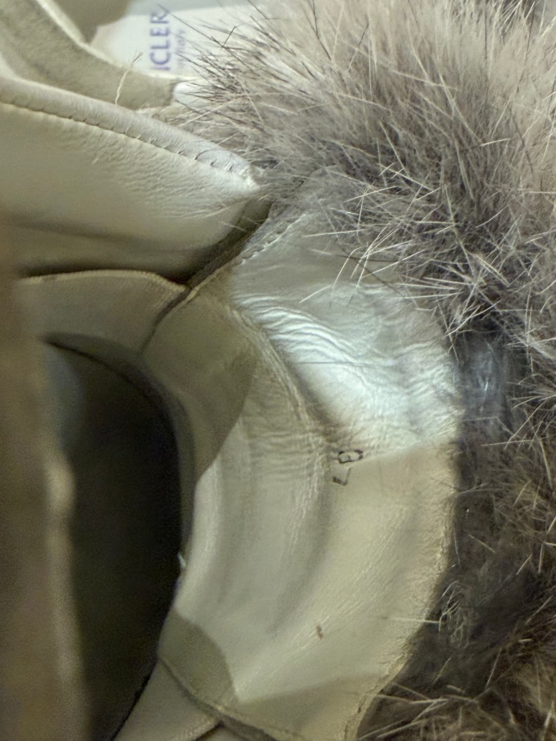 몽클레어 퍼 스니커즈 240 운동화 털신발 패딩 신발 꼼데가르송 골든구스 상품이미지7