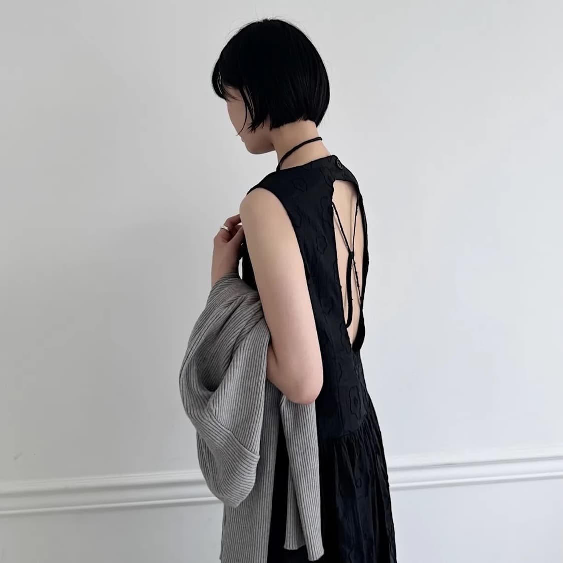 마조네 Back hole dress [새상품] 상품이미지4