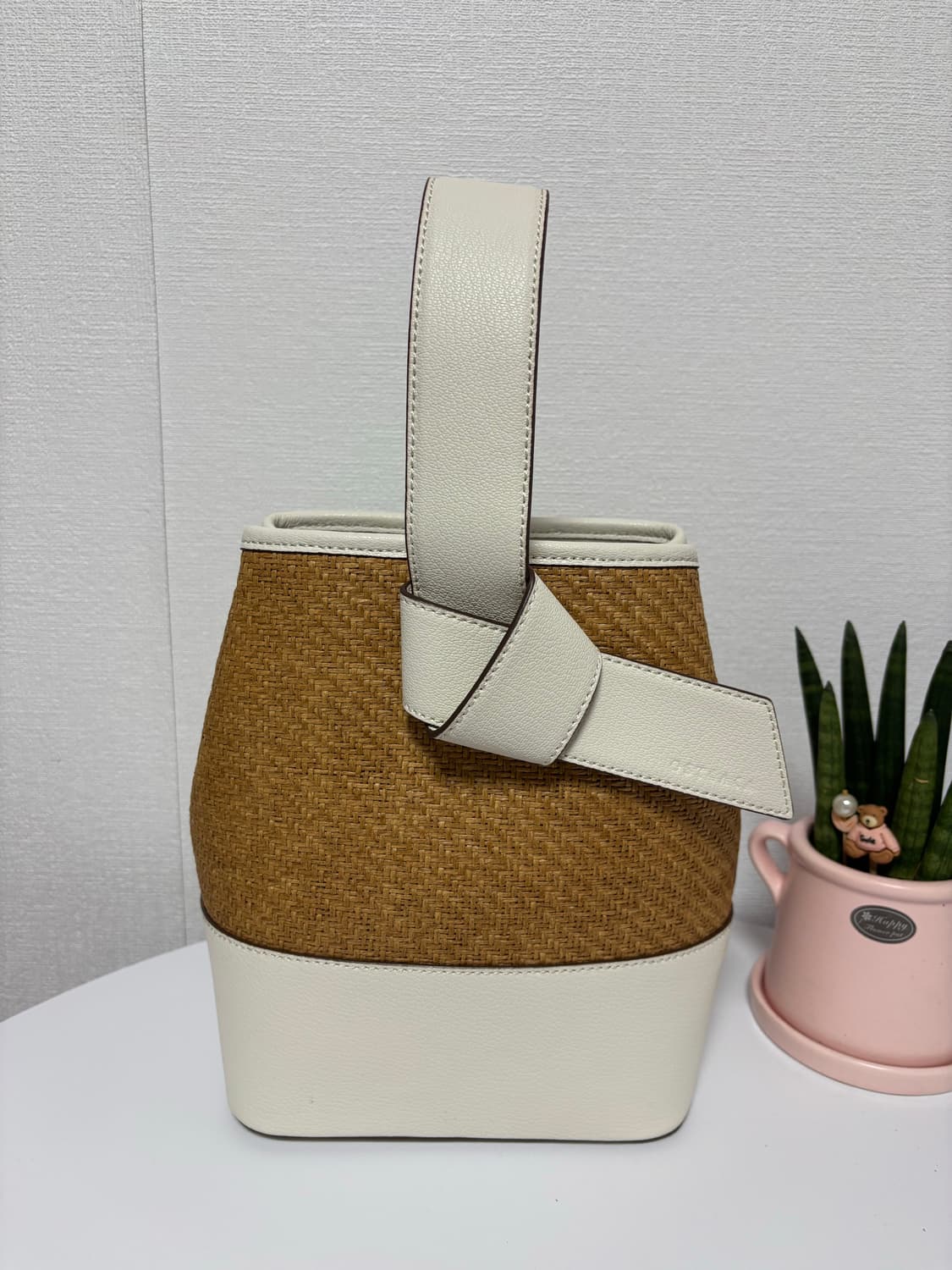 오스트카카 리카23 라탄 버킷백Ostkaka Lycka 23 Ratta 상품이미지1