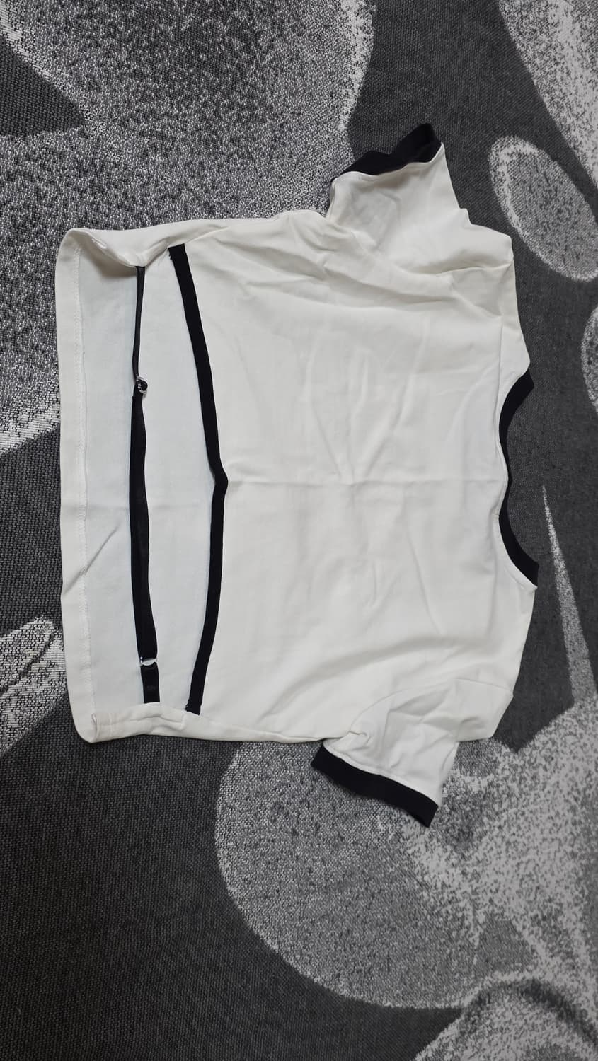 [아이돌 착용] RAIVE 레이브 백리스 De Flores 핫걸 티셔츠 상품이미지7