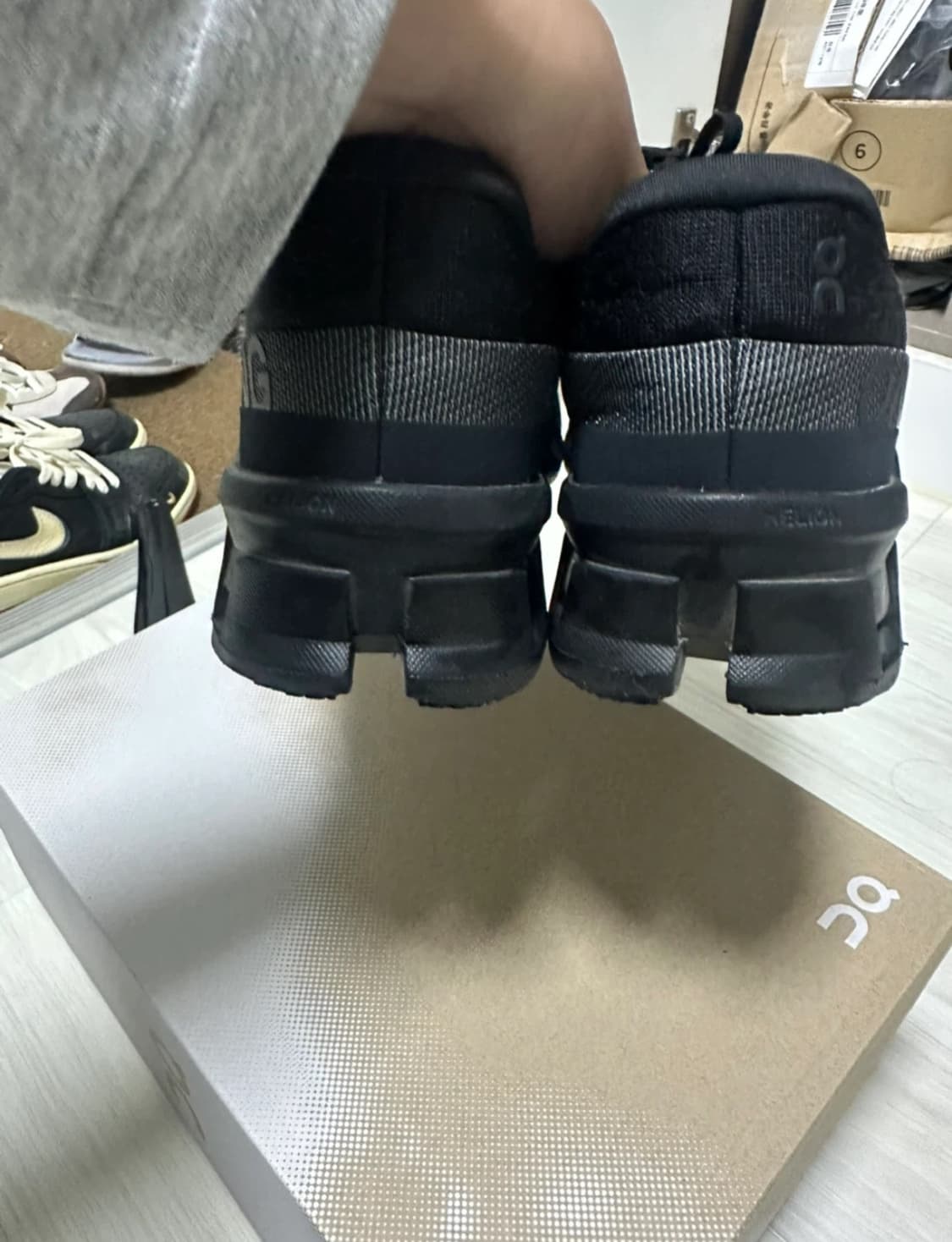 온러닝 블랙 클라우드몬스터2 / 255 급쳐 상품이미지3