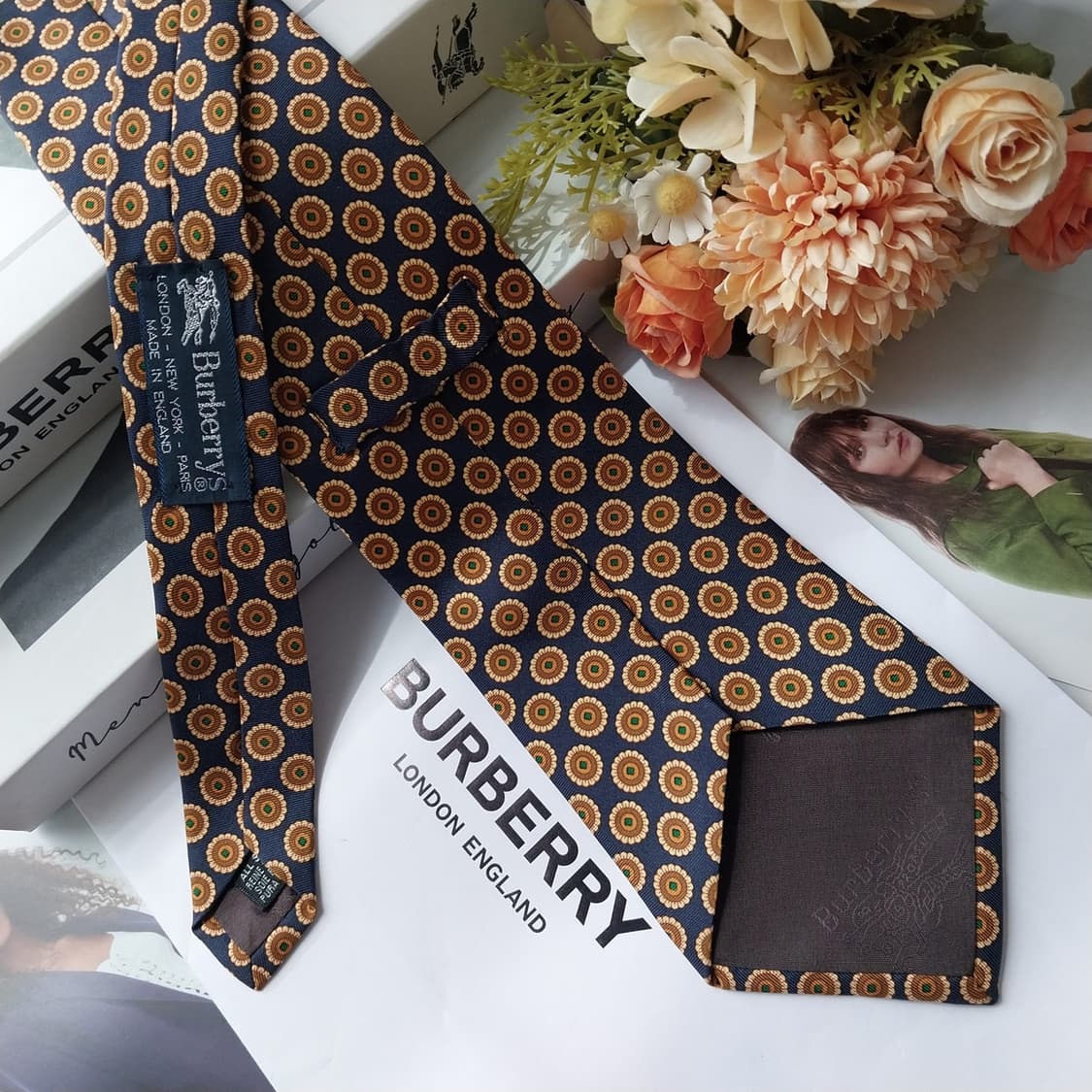 버버리 실크 네이비 플라워 패턴 넥타이 9.8cm A+등급 K2569
 상품이미지5
