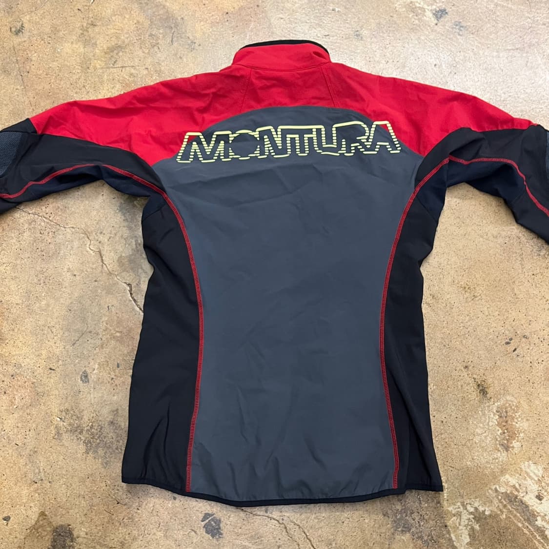 [정품/M]  몬츄라 소프트쉘 자켓 b17 상품이미지4