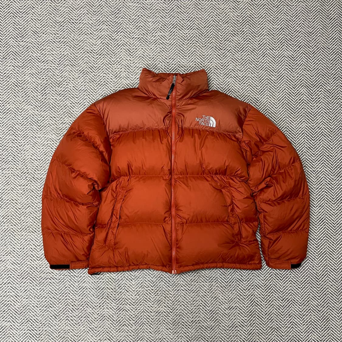 [110] 노스페이스 센터로고 무광 오렌지 700 눕시 패딩 상품이미지2