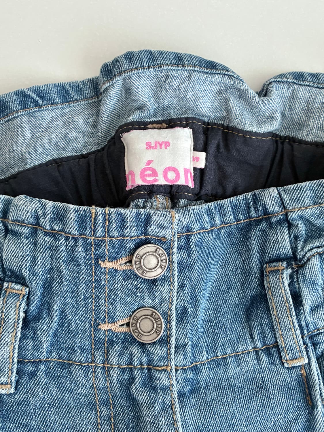 S) 한섬 SJYP 하이웨이스트 데님 쇼츠 상품이미지4