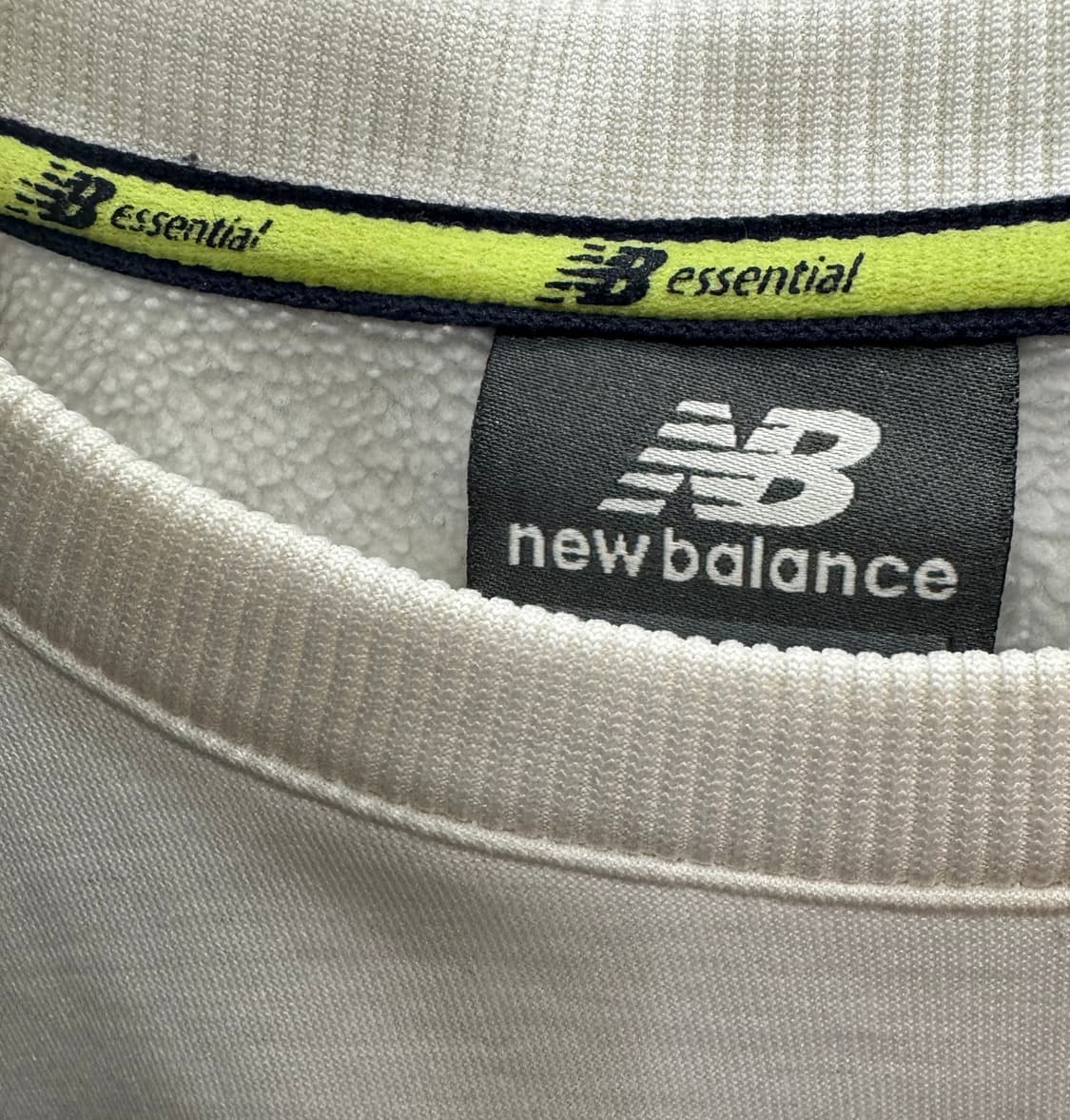 NB뉴발란스 기모 맨투맨 형광로고 상품이미지4