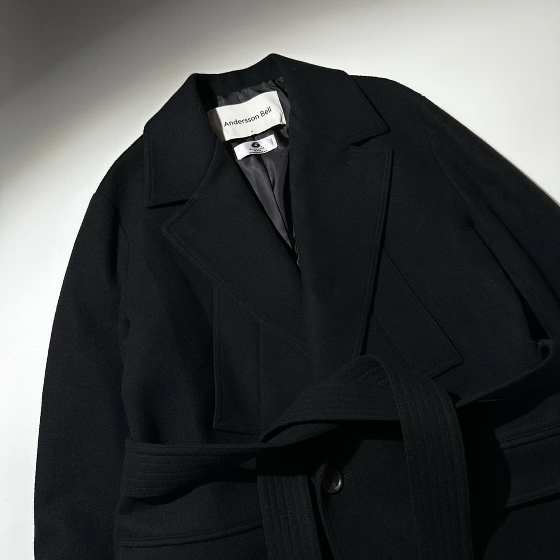 앤더슨벨 캐시미어 블렌드 마티아 밀리터리 로브 코트 블랙 상품이미지3