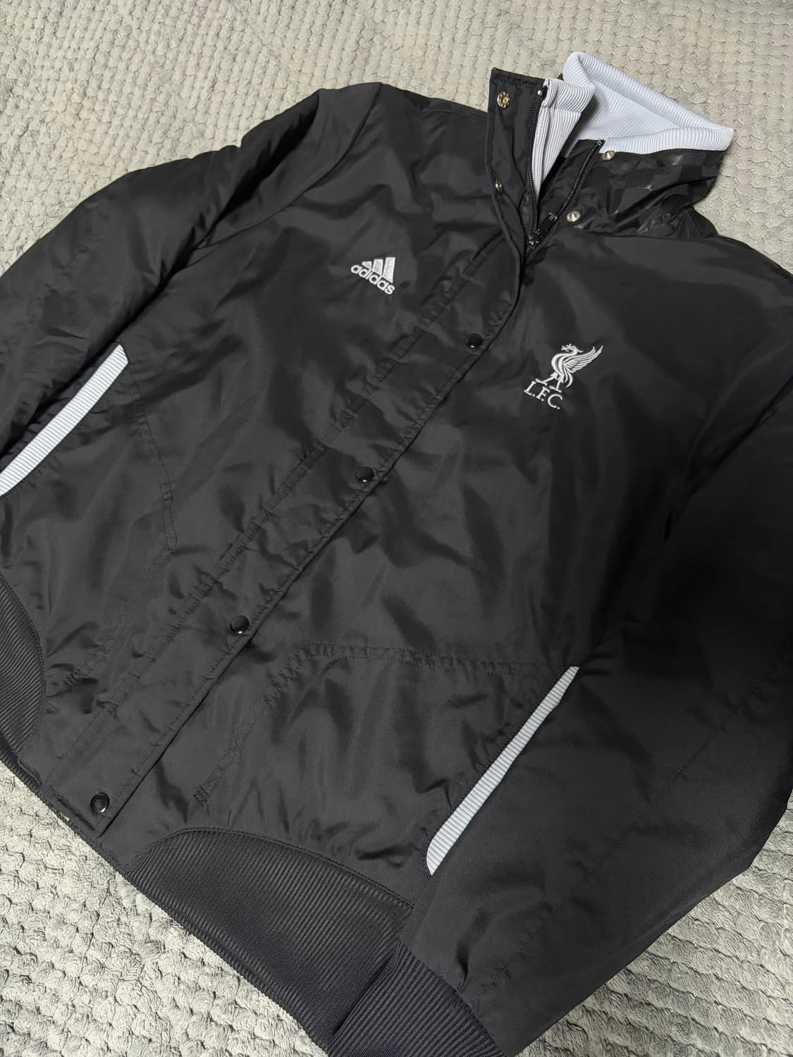 아디다스 리버풀 블랙 경량패딩 상품이미지1