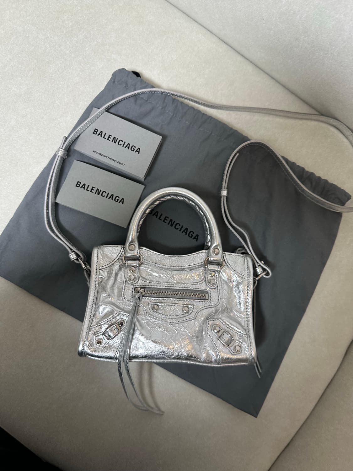 [새상품급 정품] 발렌시아가 르 시티 모터백 나노 실버 상품이미지8