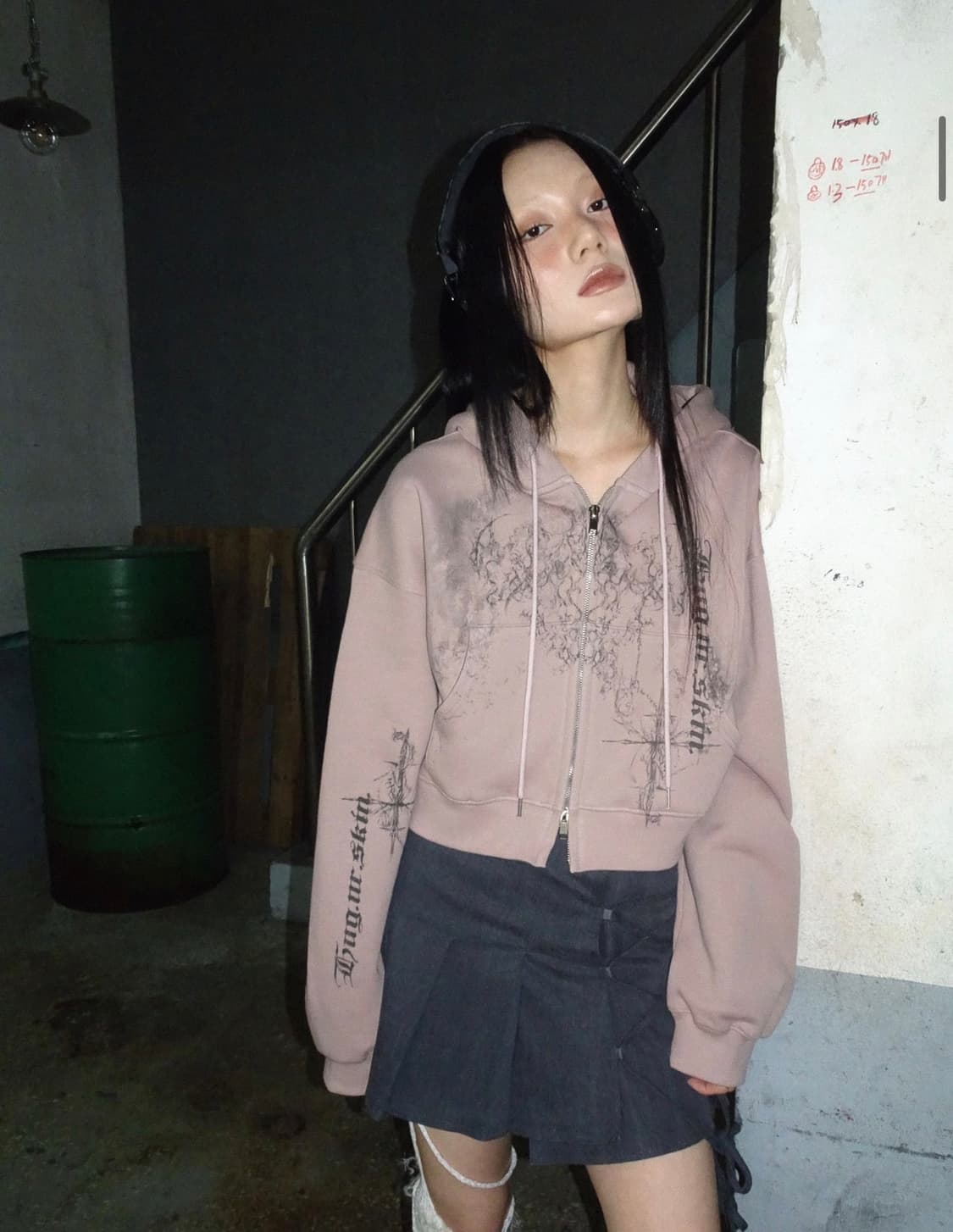 허그유어스킨 플러피 오버사이즈 후드집업 누디핑크롭레터링타투베이지기모티세리 상품이미지6