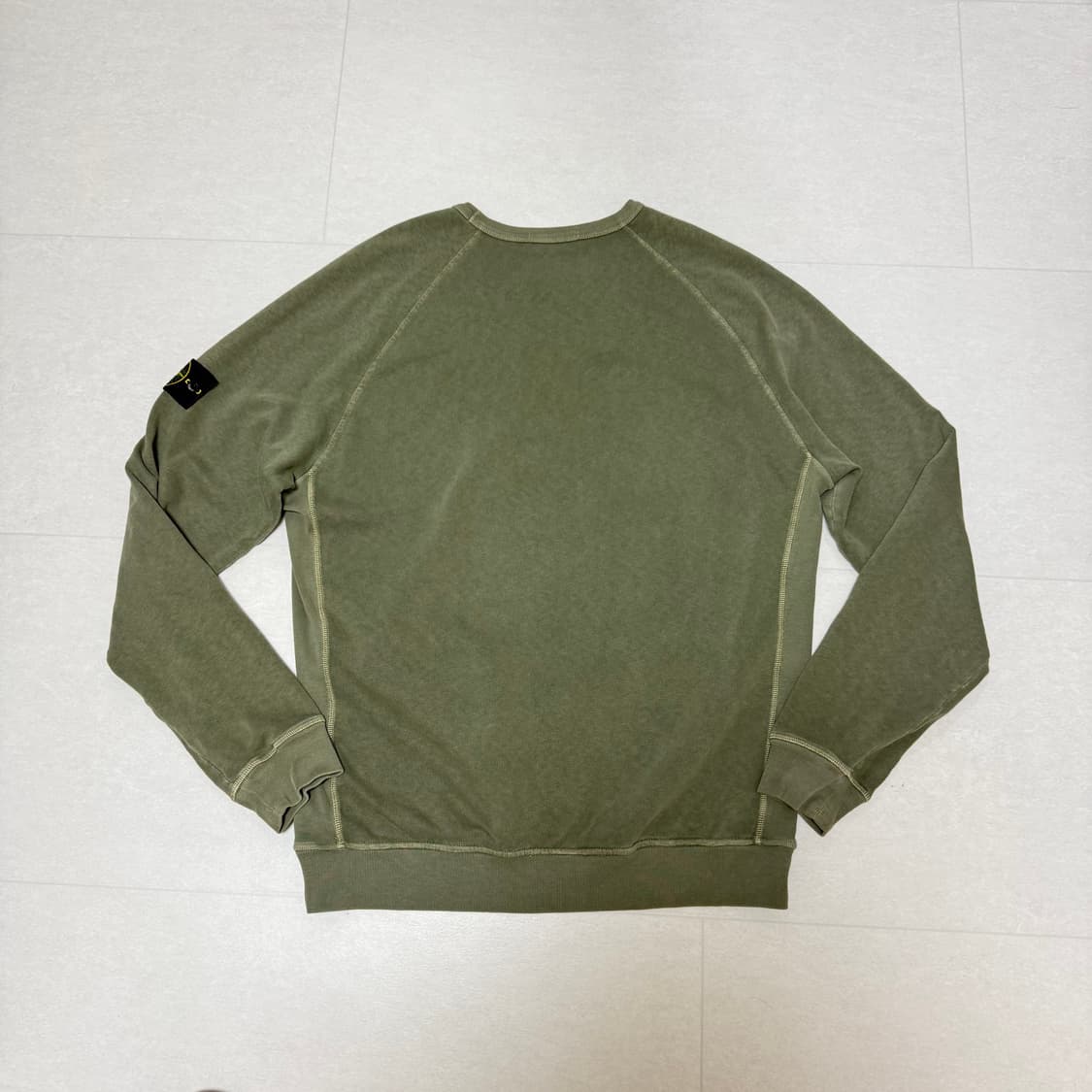 [백화점판, XXL] 스톤아일랜드 롱슬리브 맨투맨 올리브 카키 상품이미지3