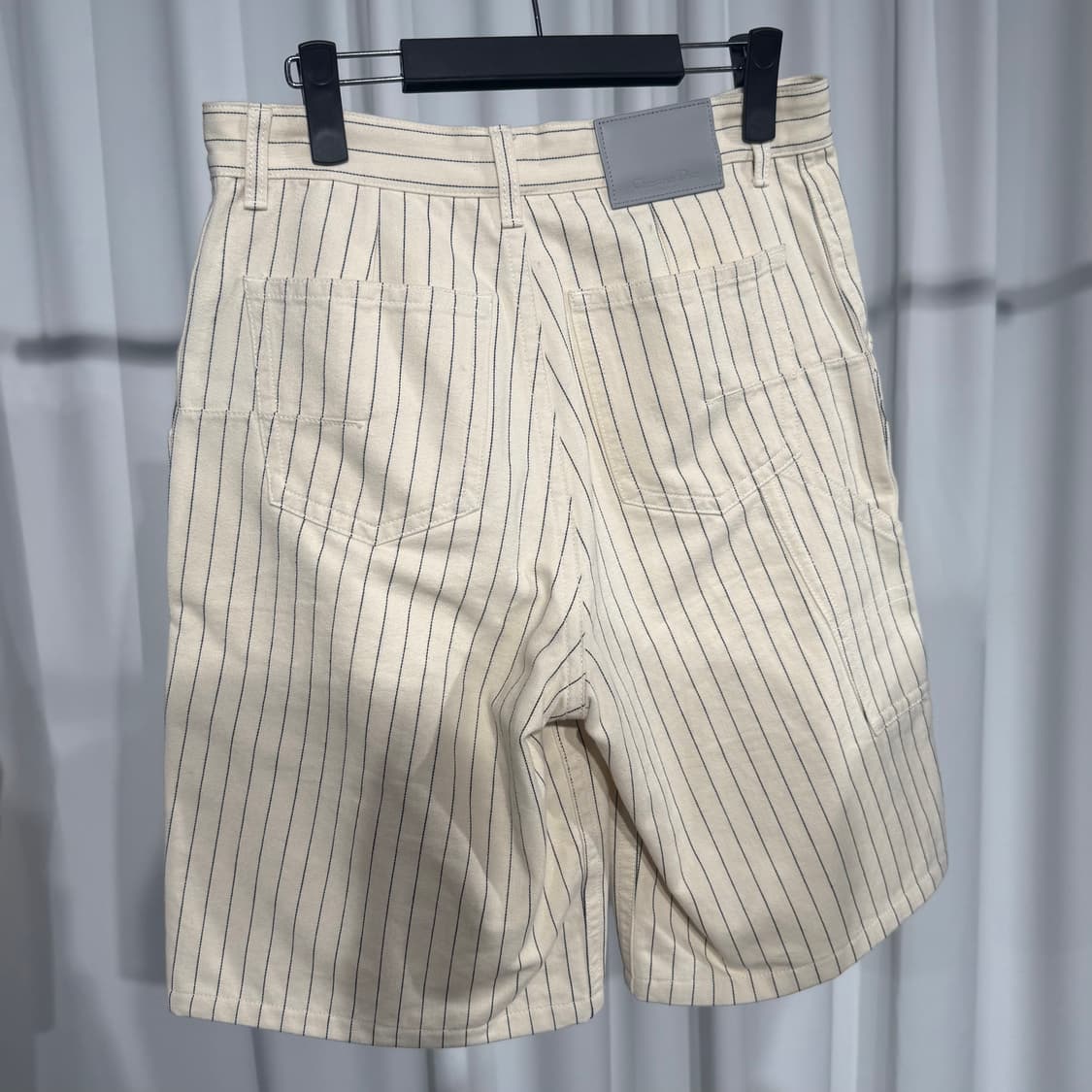 [정품] 디올 꾸뛰르 스트라이프 로고 자수 반바지 상품이미지3
