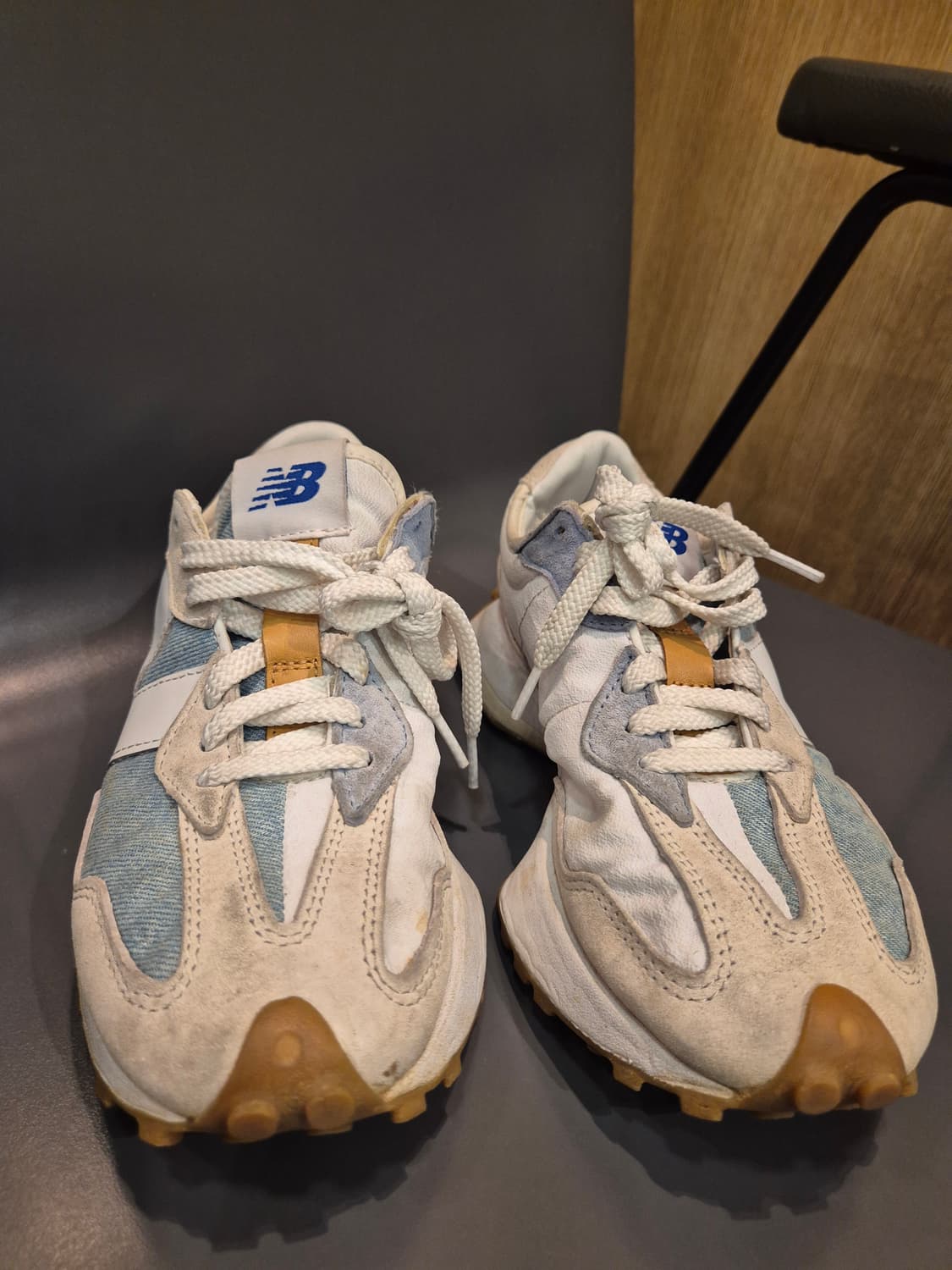 뉴발란스 리바이스 콜라보 스니커즈 245 판매합니다 상품이미지3