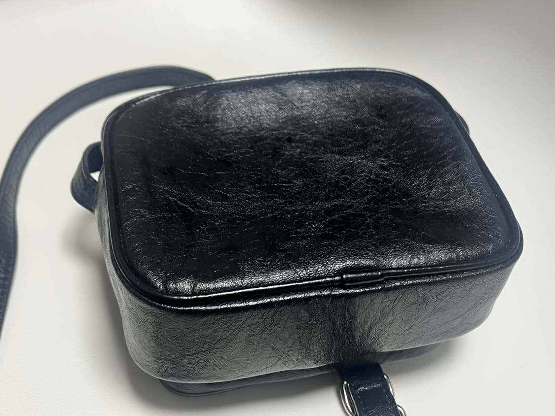 마뗑킴 스퀘어 레더 크로스백 상품이미지3