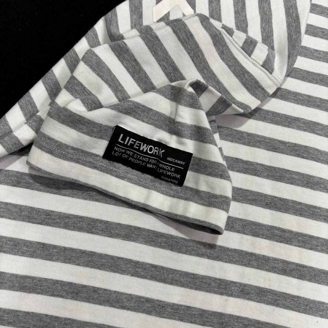 S 95 라이프워크 그레이 스트라이프 반팔티 상품이미지4