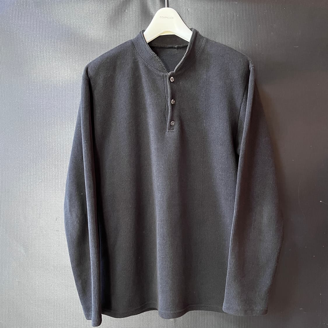 몽클레르 라벨 커팅 골지 헨리넥 니트 상품이미지1