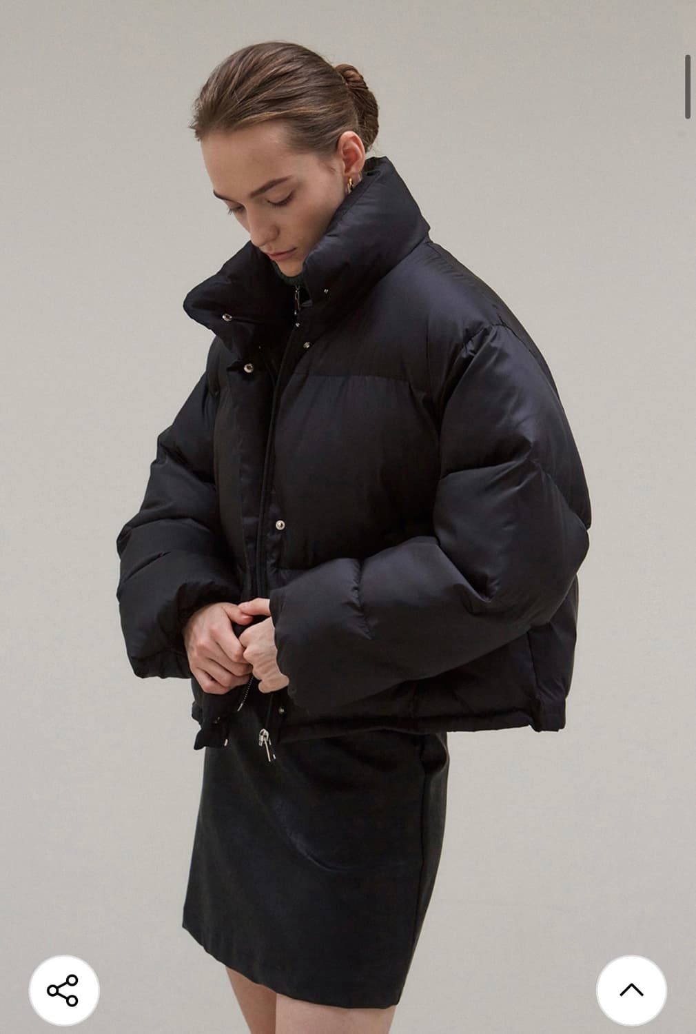 PUFFER HIGH NECK SHORT PADDING_BLACK 상품이미지1