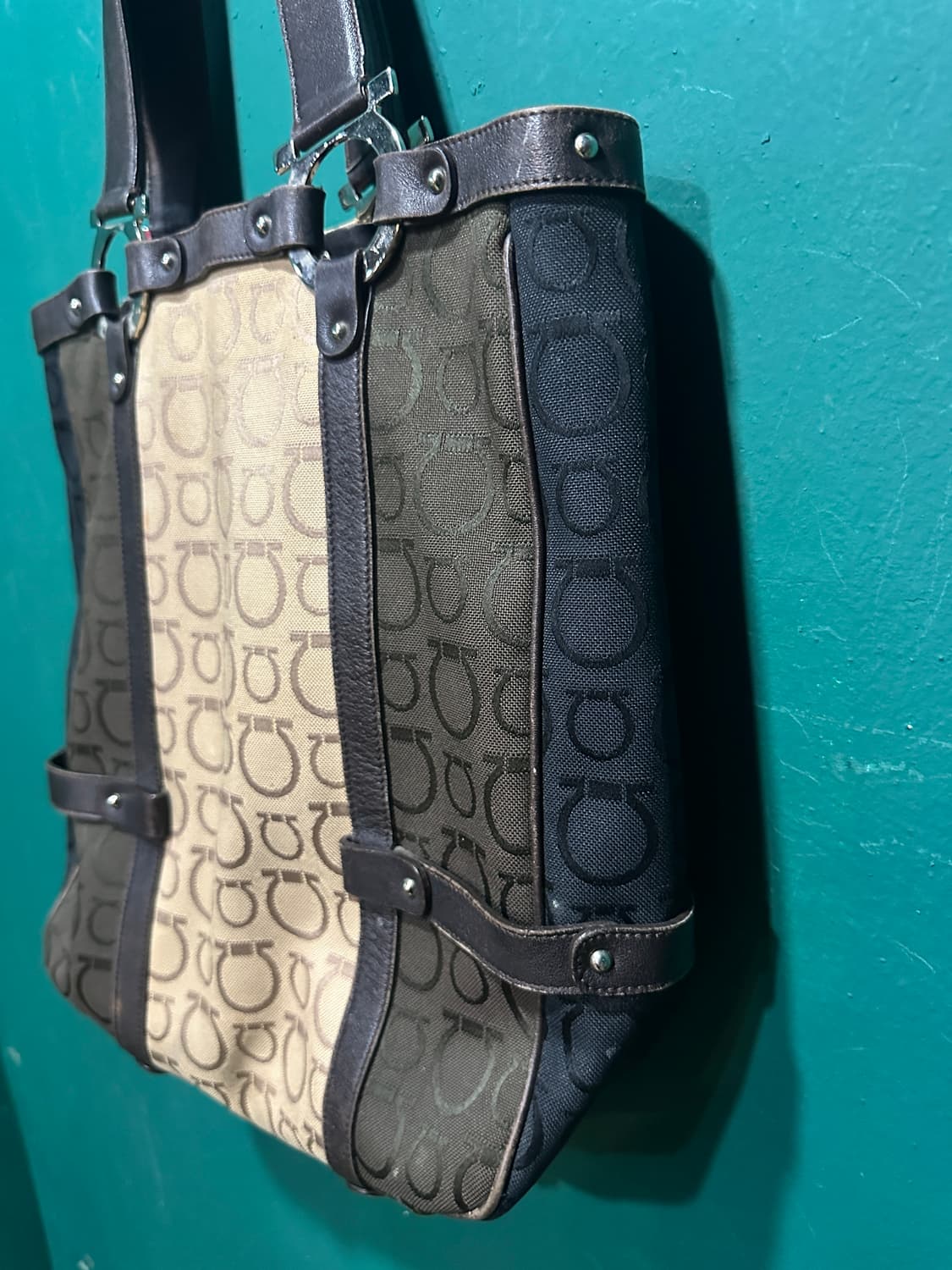 페레가모 간치니 숄더백 상품이미지3