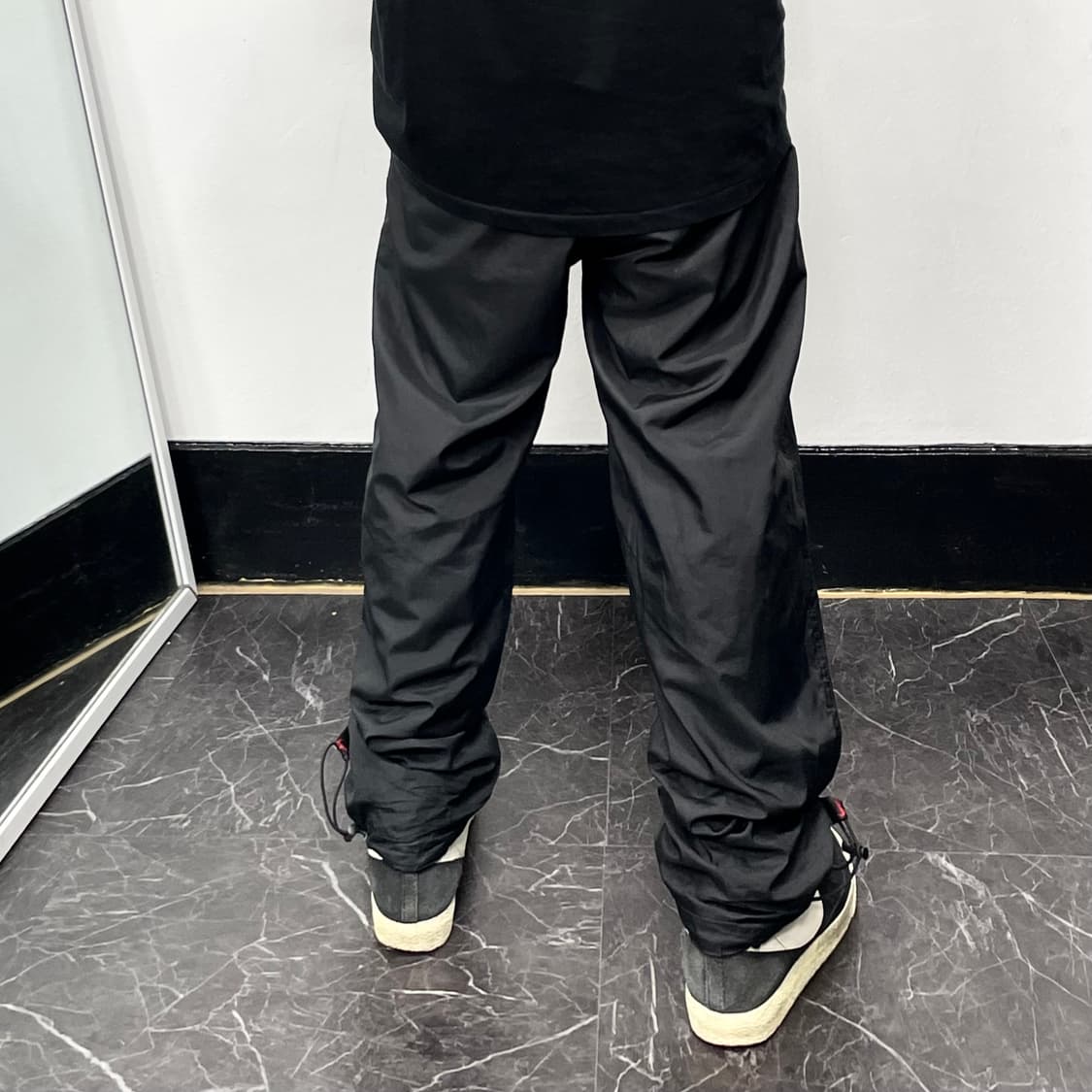 나이키 블랙 스우시 와이드 트랙팬츠 상품이미지3