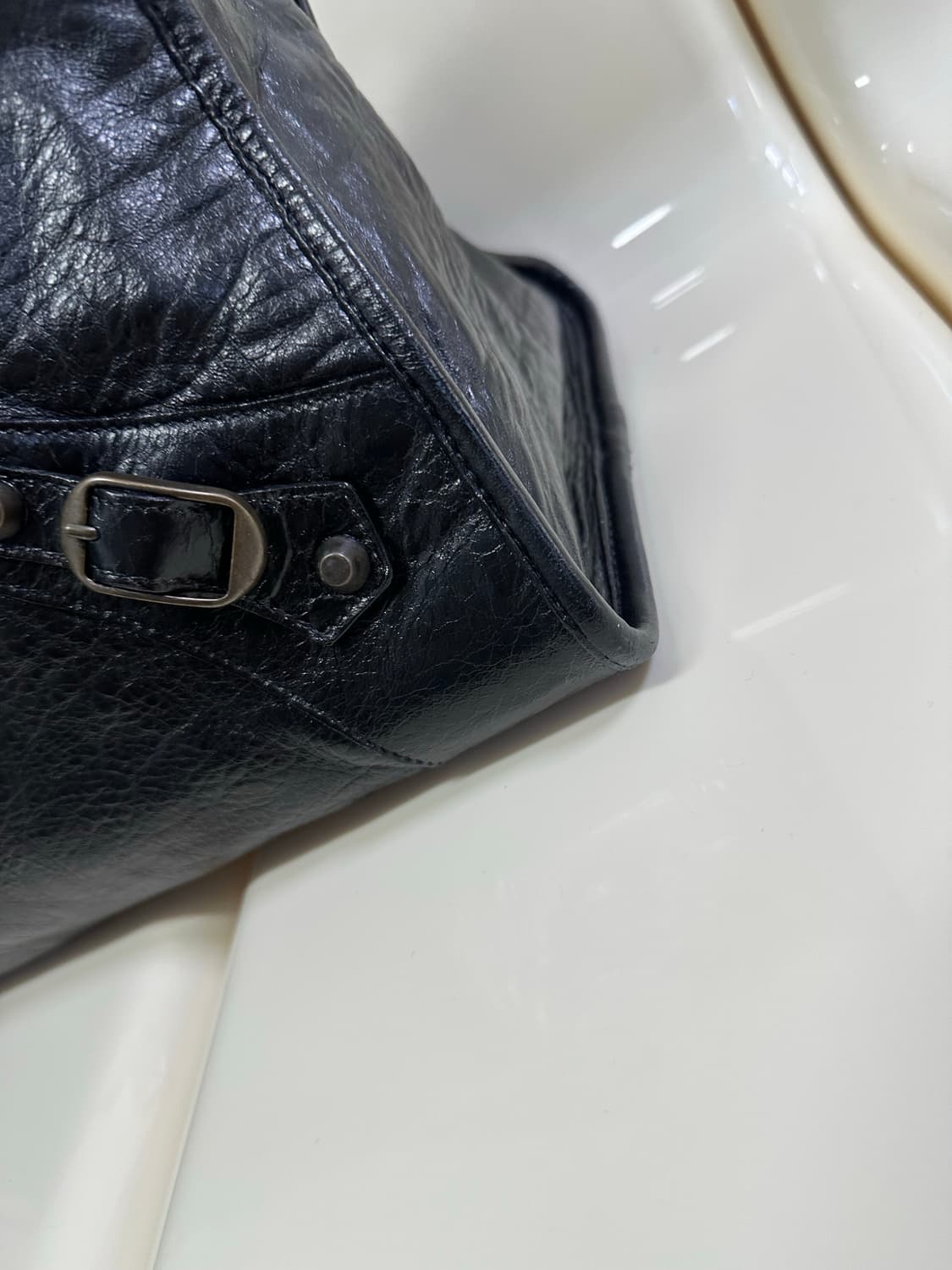 [A 정품] 발렌시아가 시티 모터백 라지 블랙 상품이미지4