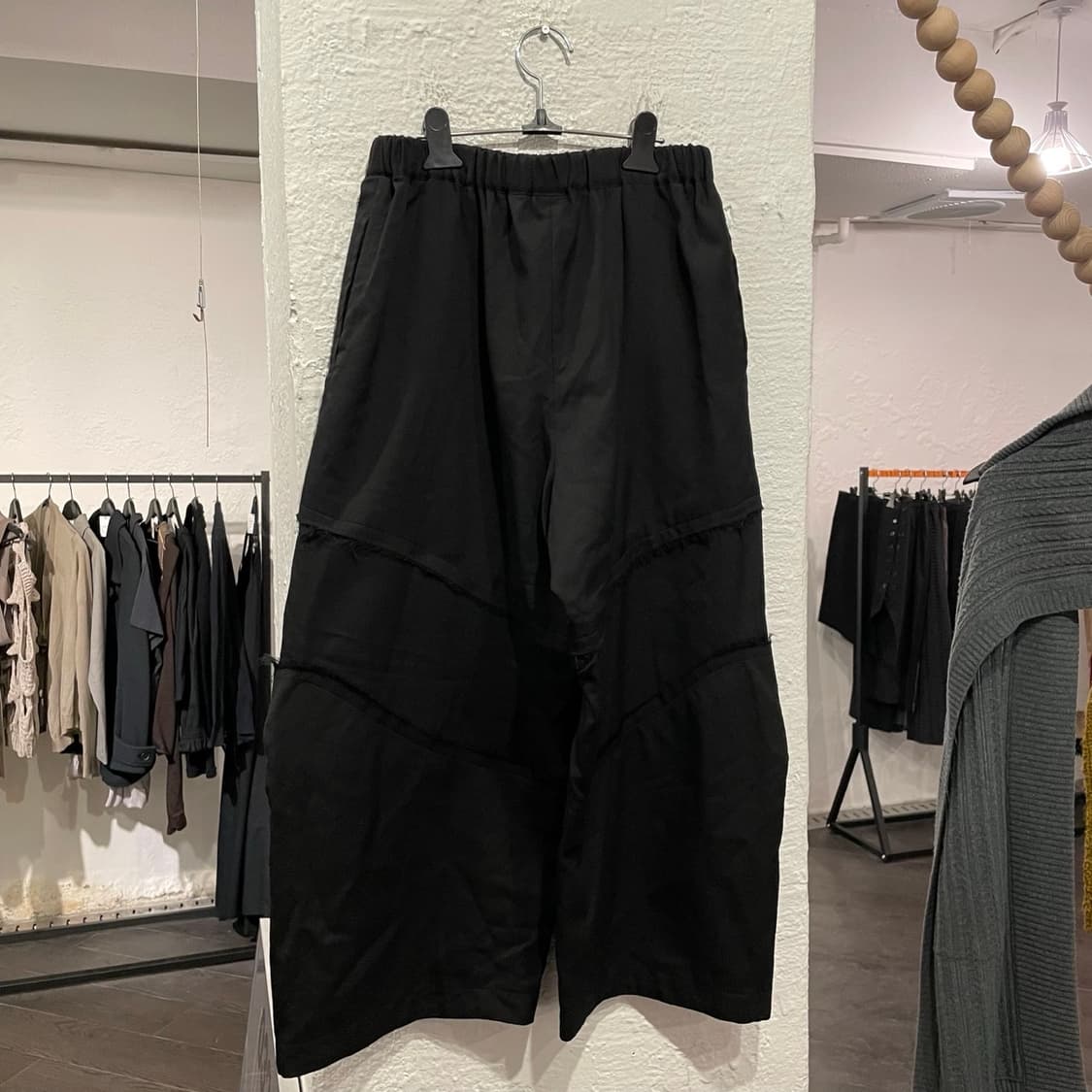 꼼데가르송 블랙 컷아웃 벌룬팬츠 상품이미지3