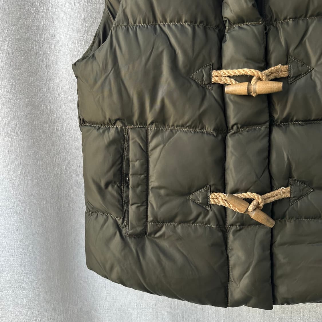 랄프로렌 데님 & 서플라이 토글 클로저 다운 베스트 카키 그린 XS 상품이미지4