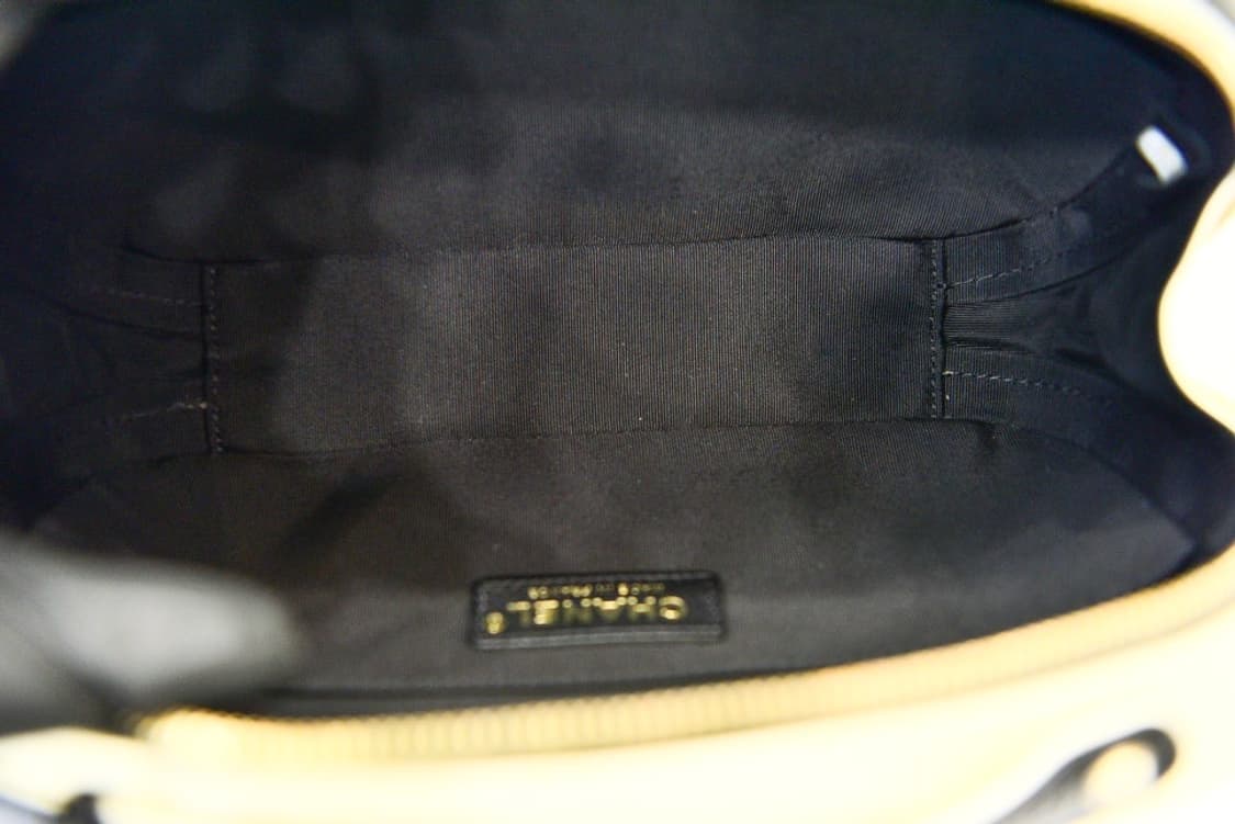 샤넬 화이트 & 블랙 베니티 (정품) 상품이미지10