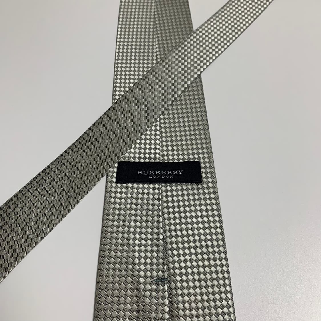 버버리(BURBERRY) 화이트컬러 체크넥타이 명품 100실크 A+등급 상품이미지5