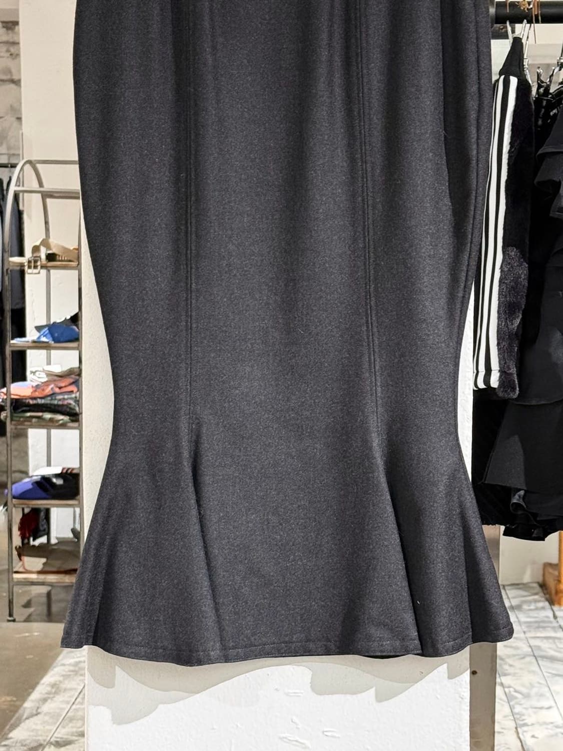 베르수스 차콜 금장 버튼 울 롱 스커트 상품이미지6