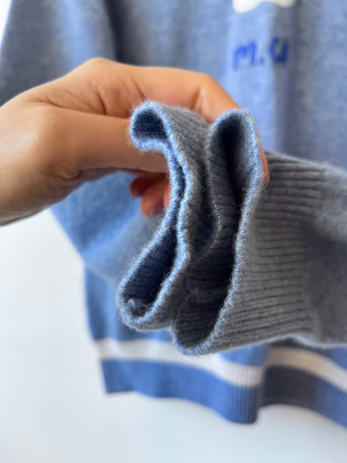 MU 엠유 스포츠 여성 캐시미어100라운드니트 95사이즈 상품이미지4