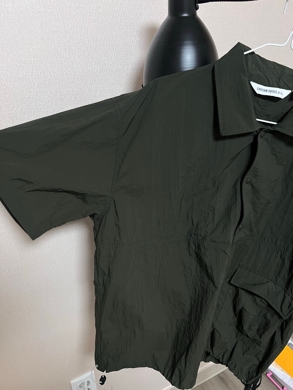 유니폼 브릿지 나일론 하프셔츠 카키 (M) 상품이미지6