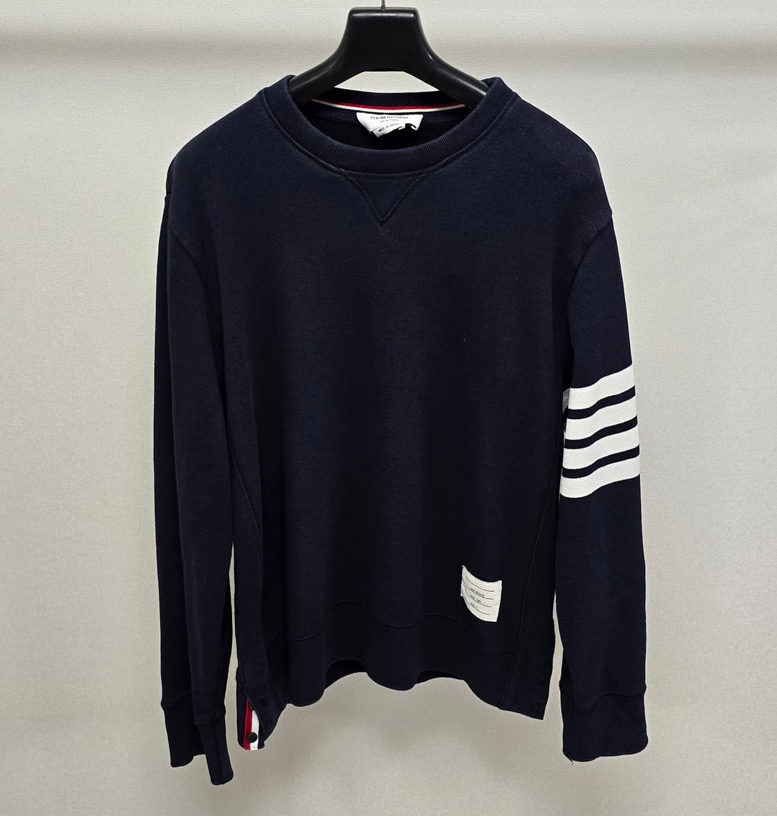 톰브라운 사선 완장 맨투맨 4사이즈 105 판매 상품이미지1