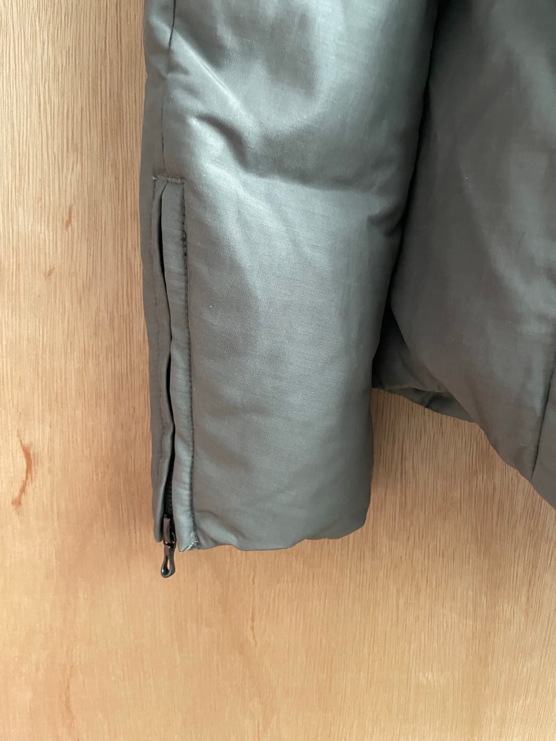 카즈유키쿠마가이 사선 집업 패딩 자켓 상품이미지5