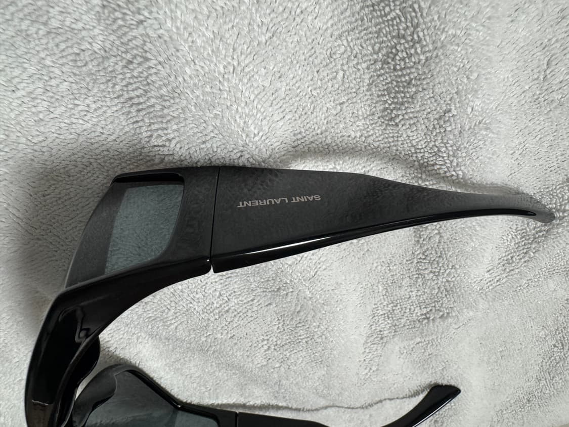 생로랑 Saint Laurent 선글라스 플레이보이 카티 착용 상품이미지4