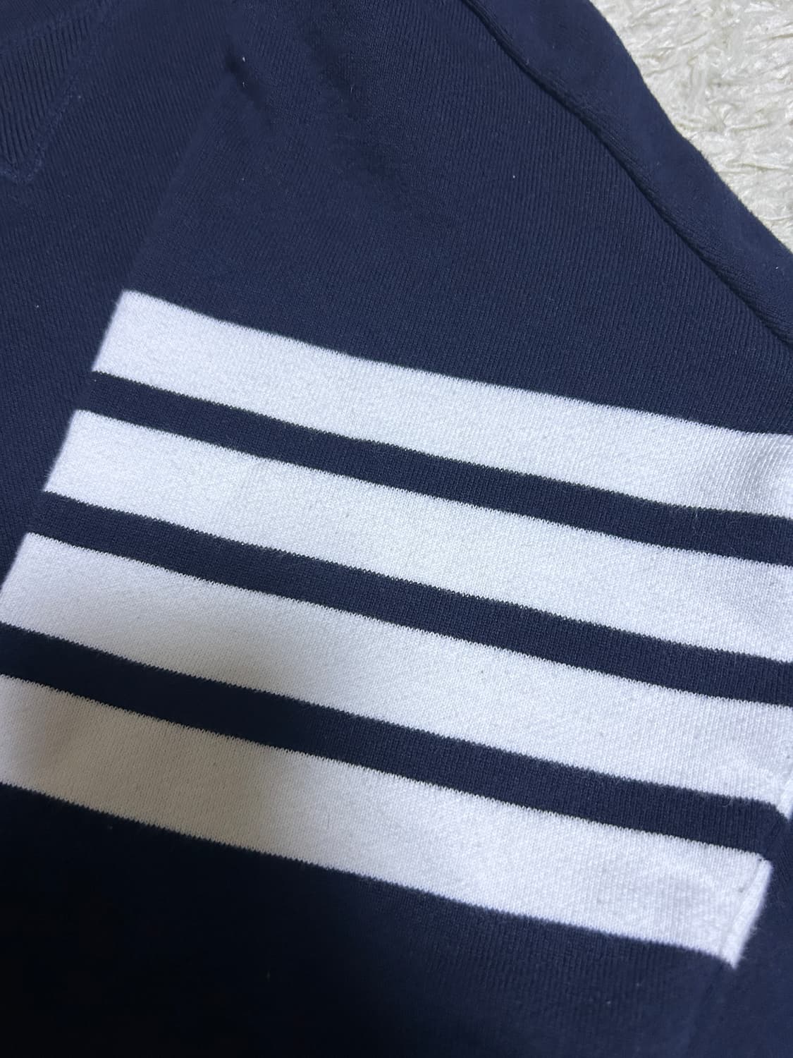 [3, 새상품급] 톰브라운 사선완장 맨투맨 네이비 상품이미지3