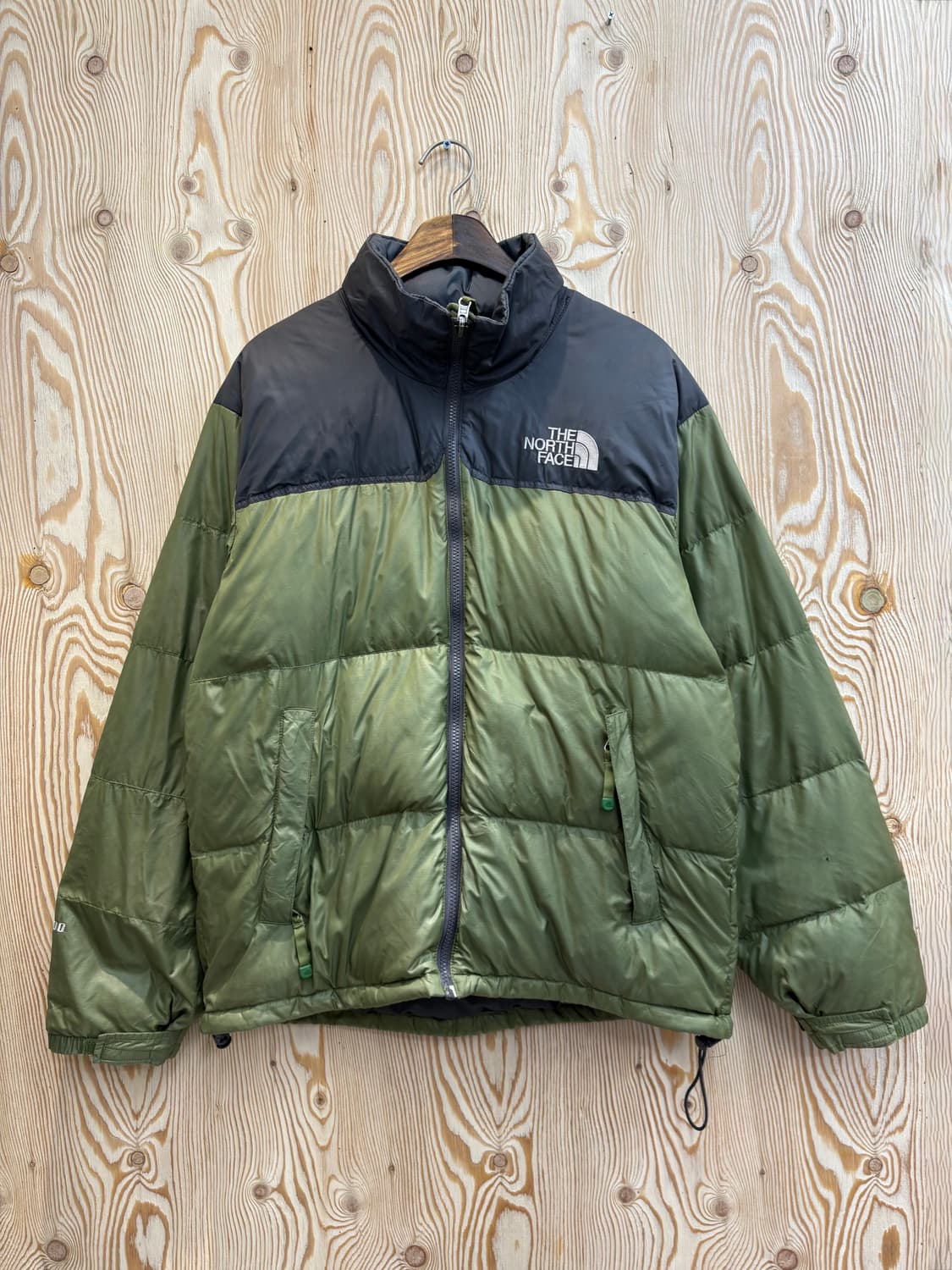 노스페이스 눕시 700 올리브 블랙 패딩 상품이미지1