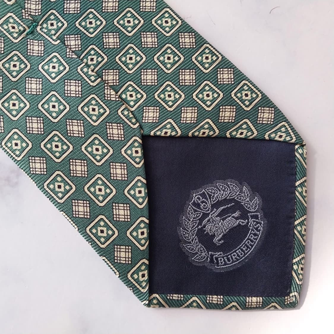 버버리 실크 그린 기하 패턴 넥타이 9.7cm A+등급 K1862
 상품이미지8
