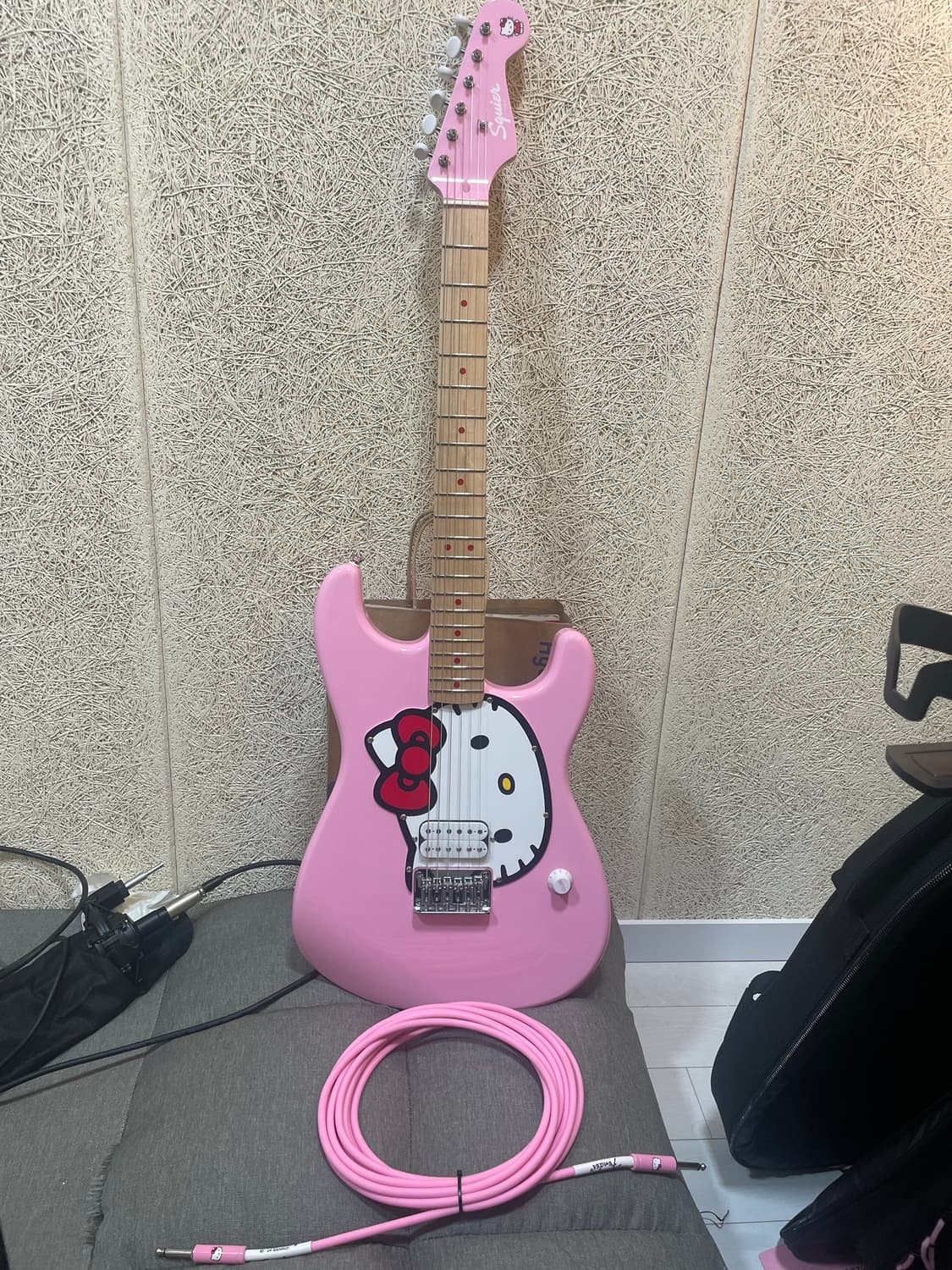 스콰이어 헬로키티 핑크 일렉기타 + 케이블 + 가방 상품이미지1