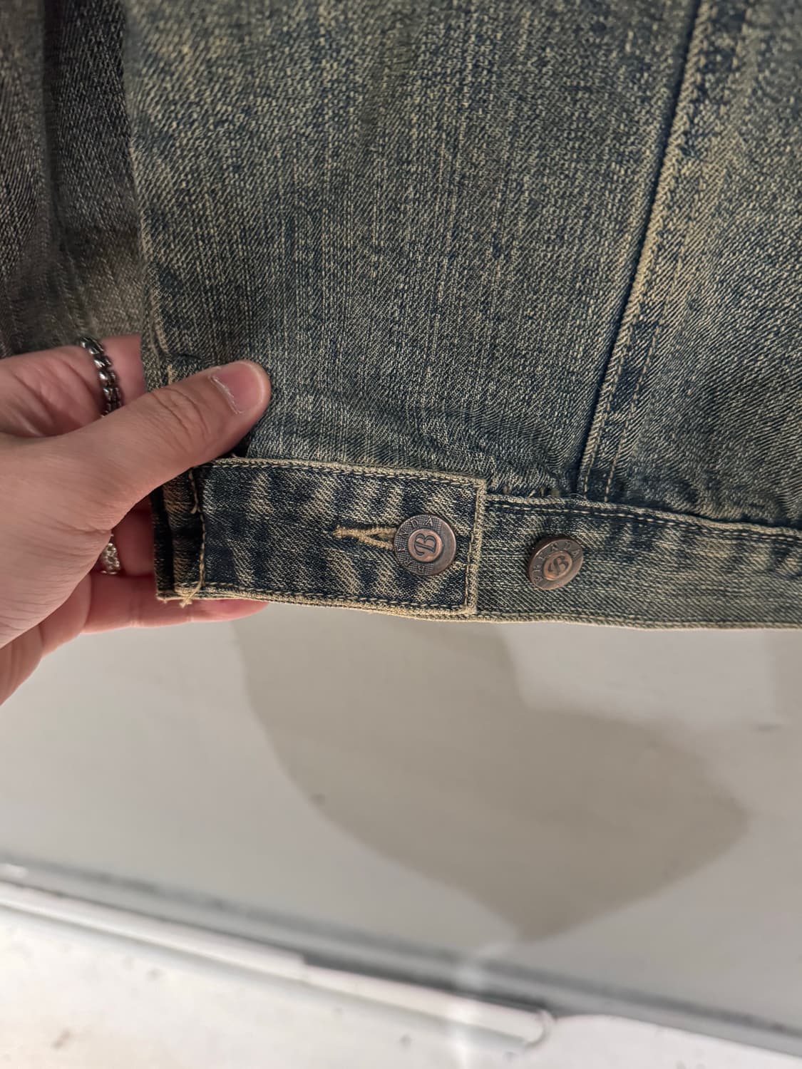 Brenda 워싱 스웨이드 디테일 데님 트러커자켓 상품이미지9