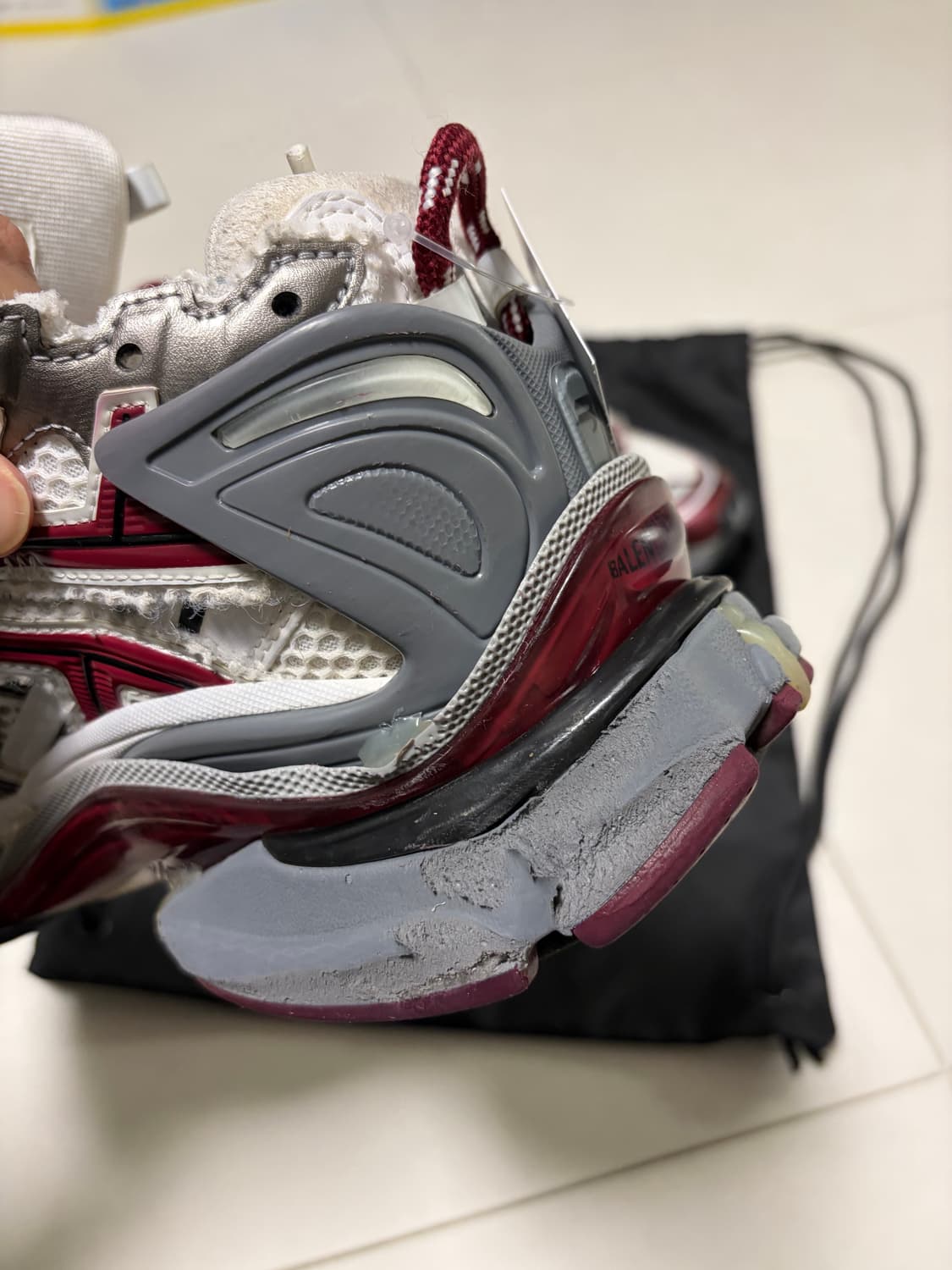 발렌시아가 러너 버건디 41사이즈 판매합니다 상품이미지5