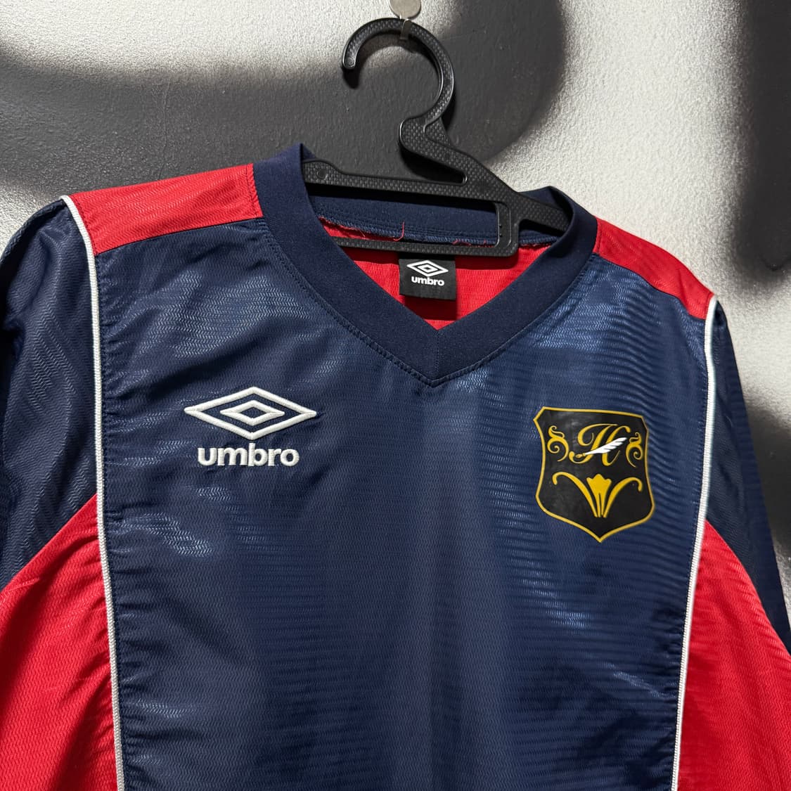 엄브로 올드스쿨 자수 디테일 나일론 웜업 상품이미지3