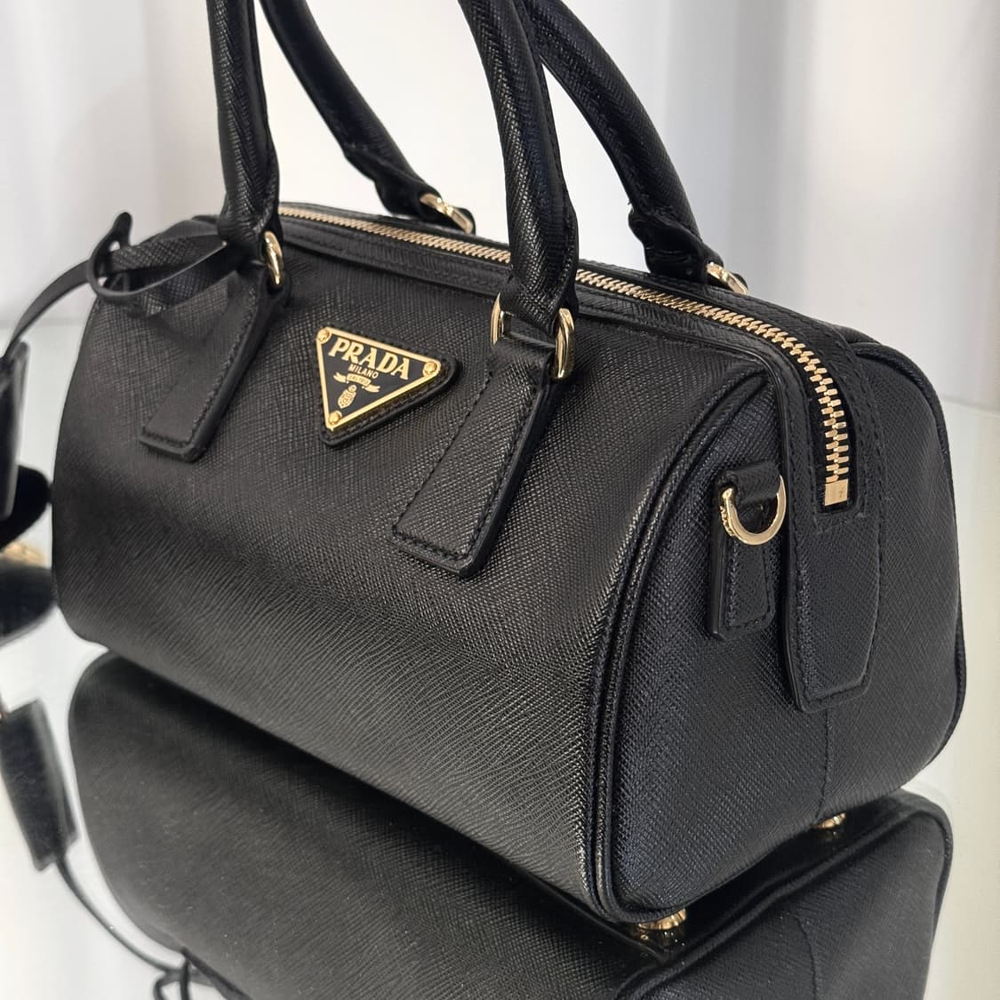 [신상] 프라다 삼각로고 사피아노 레더 테수토 탑핸들 숄더백 상품이미지8