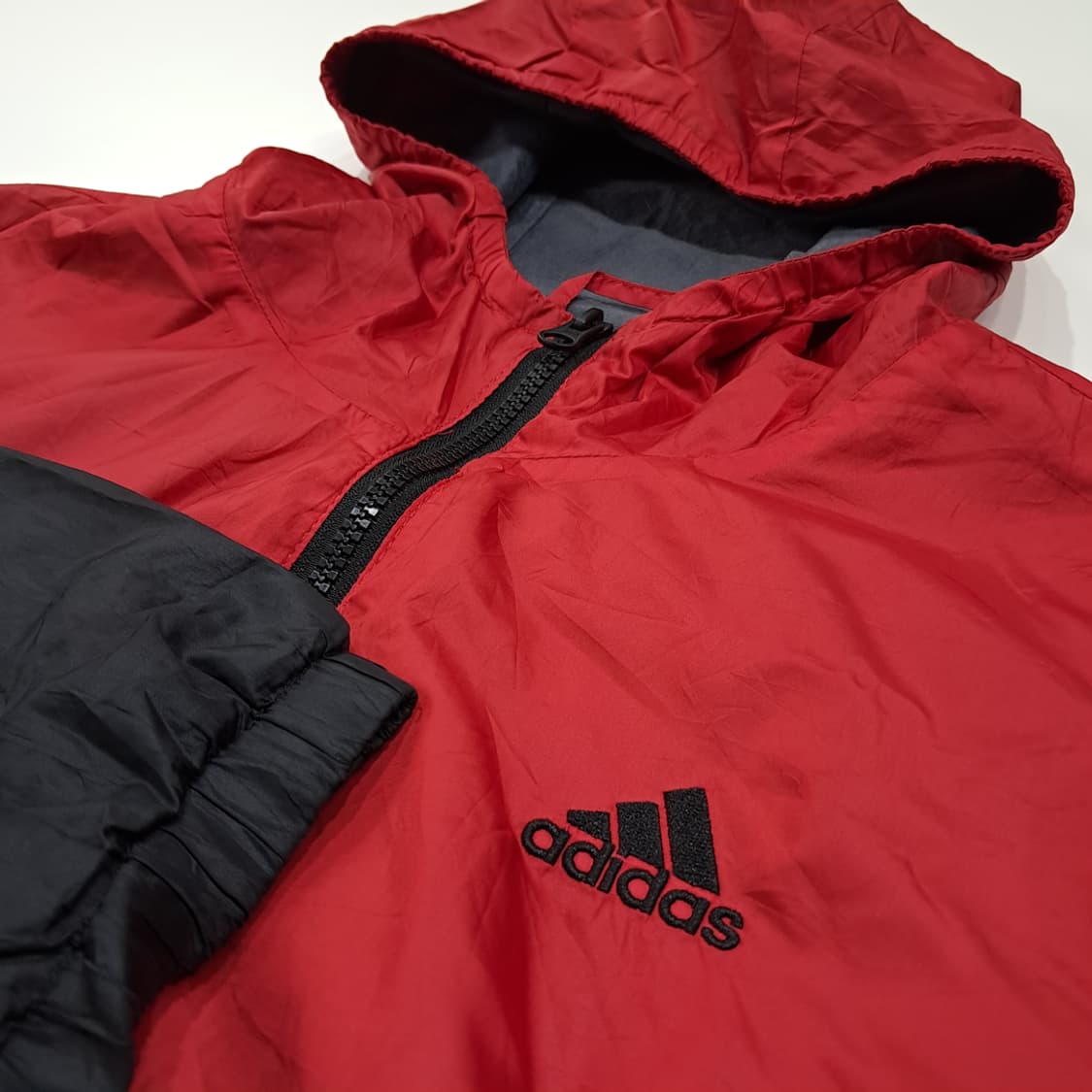 CL908 FREE 아디다스 90s 레드 블랙 리메이크 크롭 자켓 상품이미지4